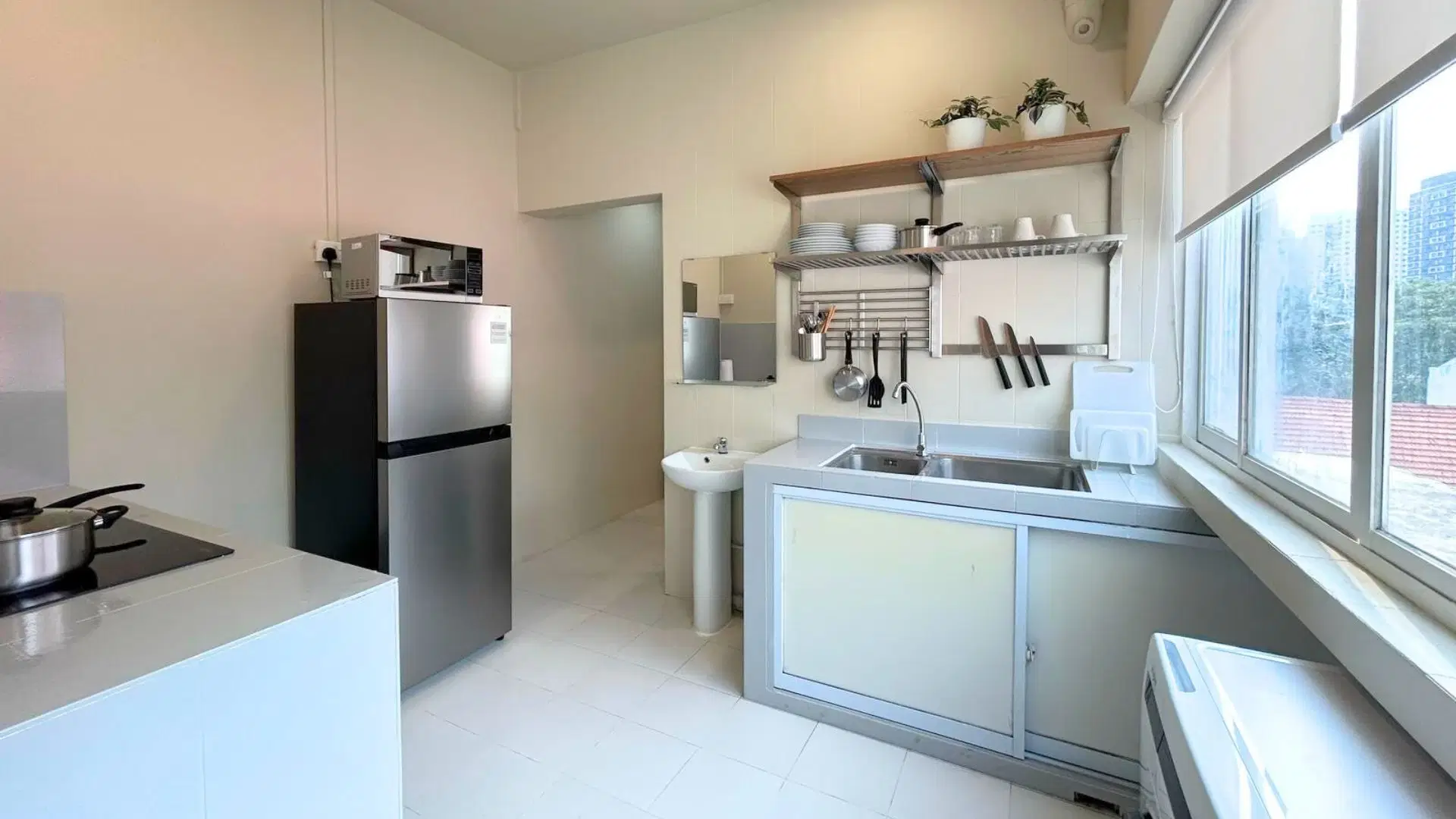 Room in a 4 Bedroom Apartment, 23C Lor 13 Geylang, Singapore 388666 – Amenities