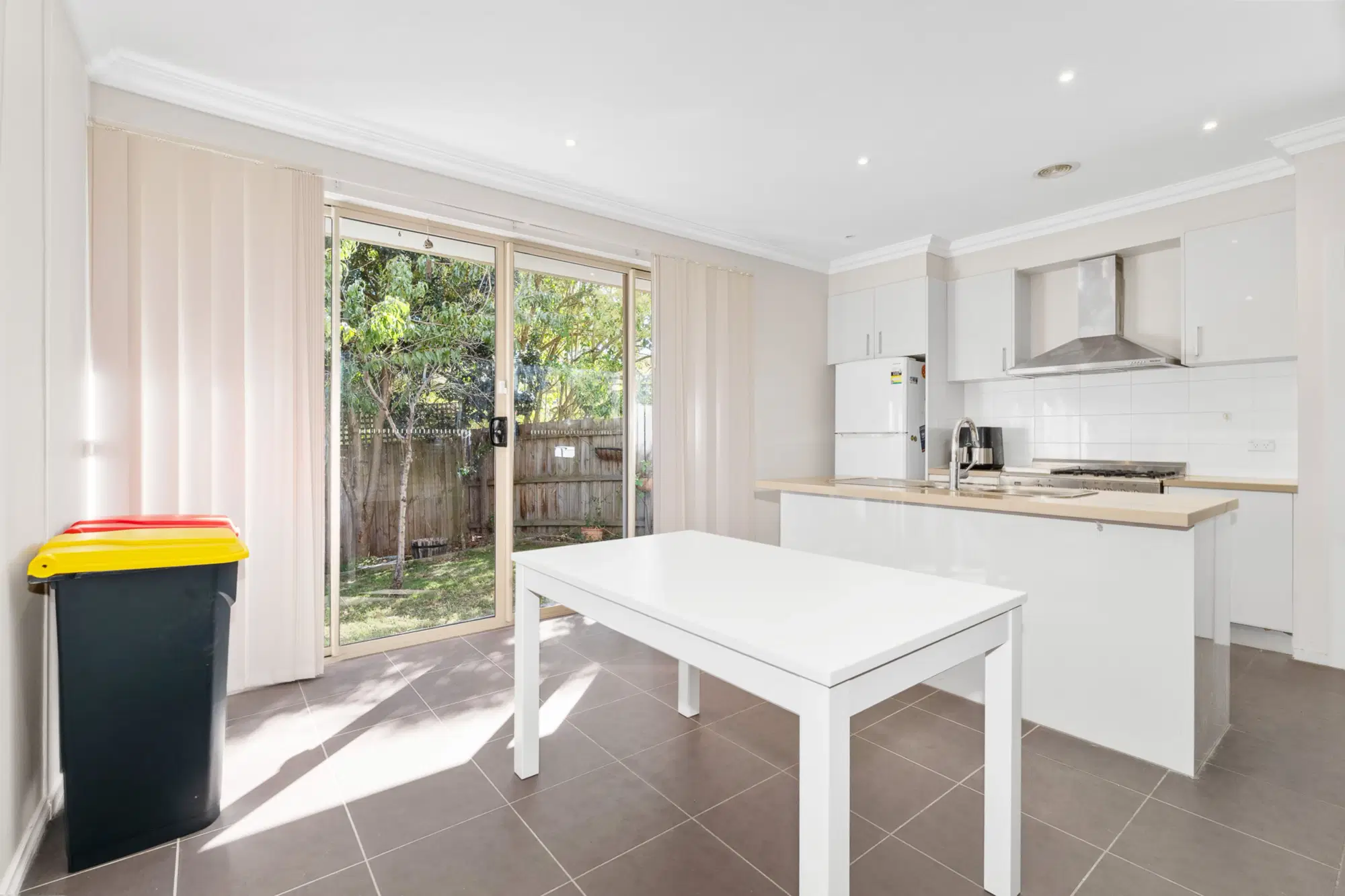 Rooming Houses,Unit 2 / 10 Binalong Avenue, Chadstone, Melbourne – Kitchen