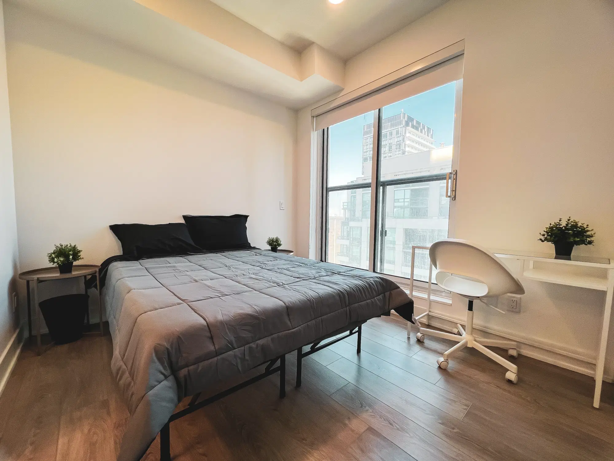 200 Redpath Ave, Toronto – Unit 1909 Master Room (1 Bed 1 Bath)