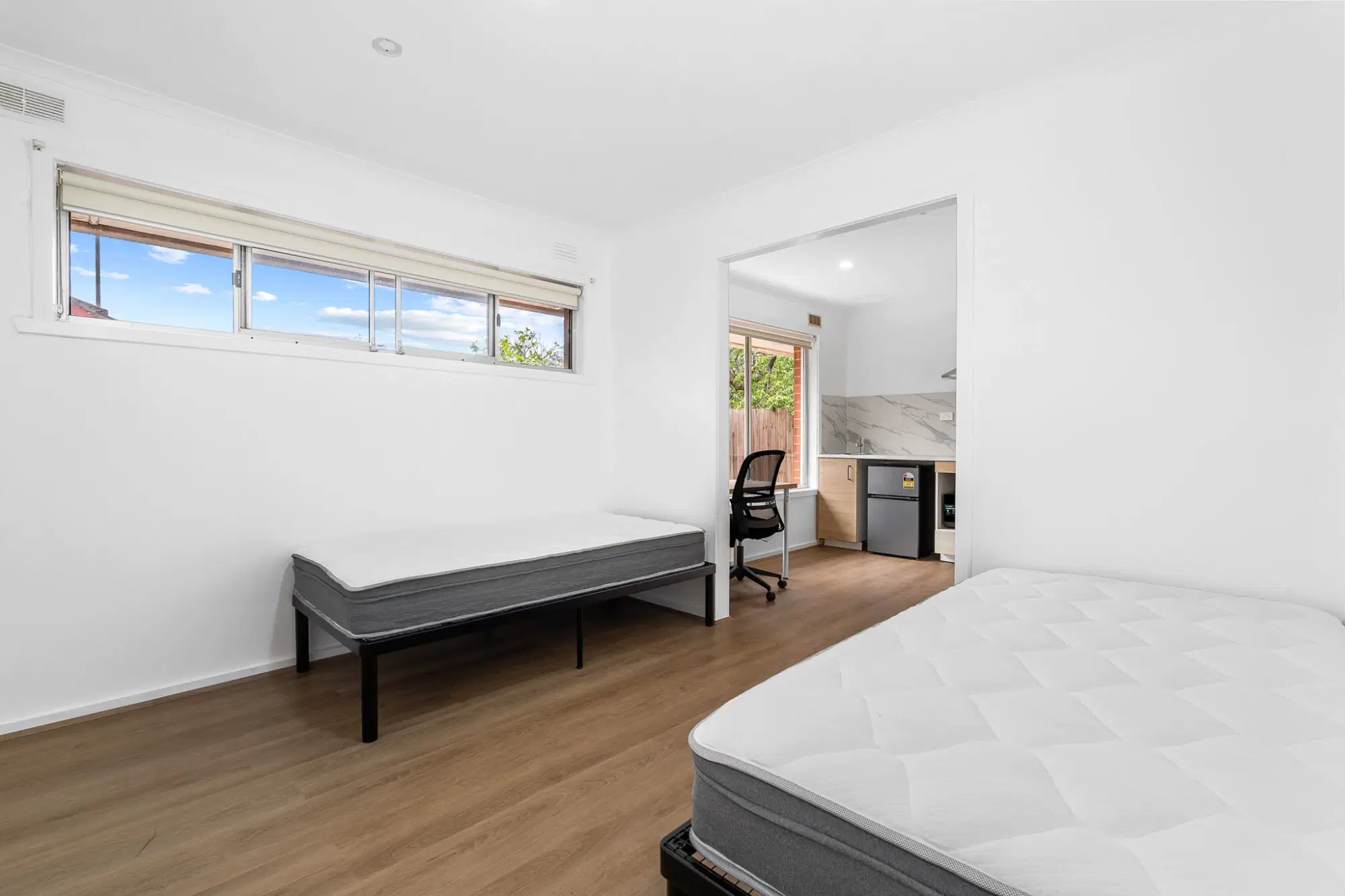 Rooming Houses,44 Batesford Road, Malvern East, Melbourne – Twin Room with Kitchen & Bathroom