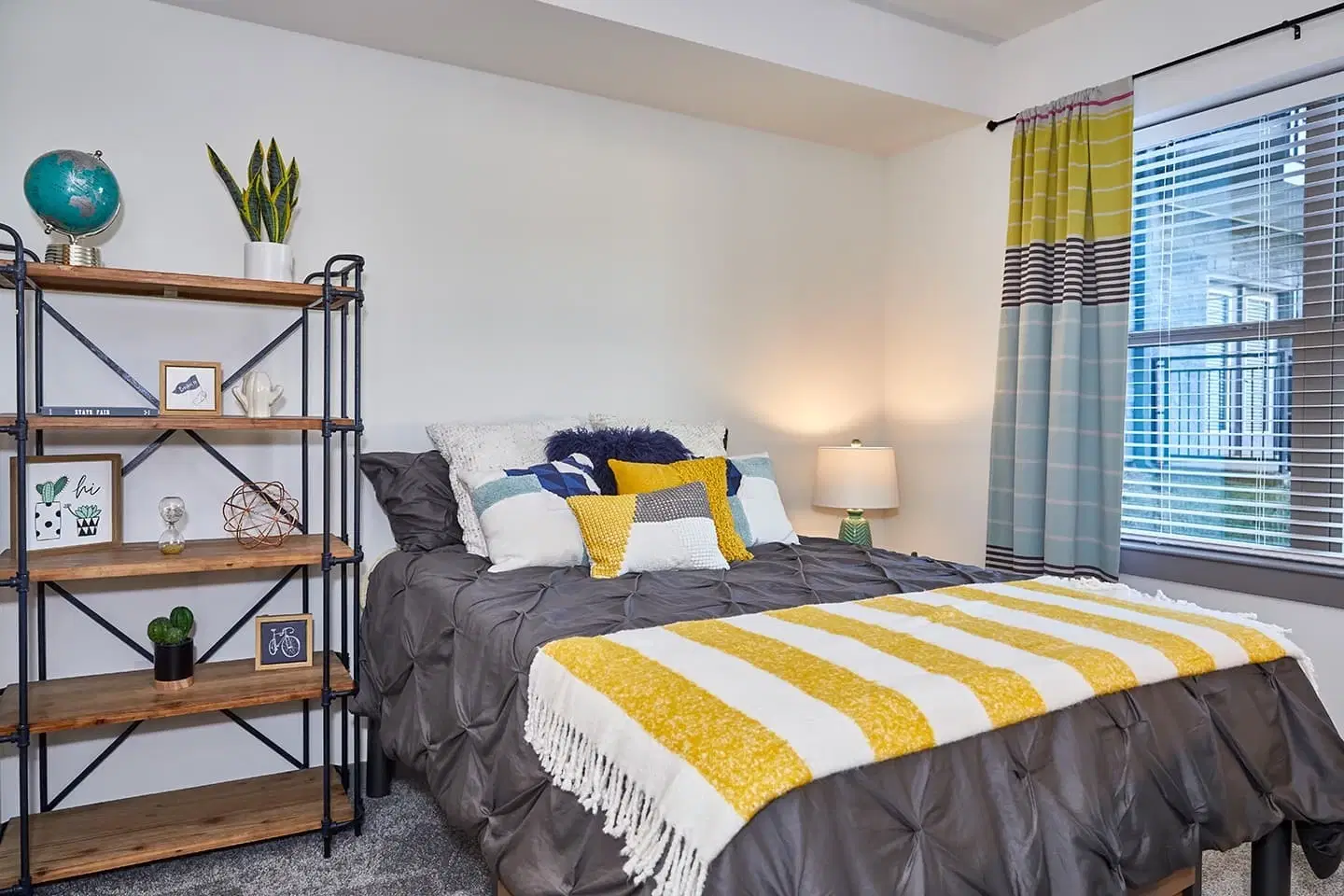 848 Mitchell, Arlington – Studio