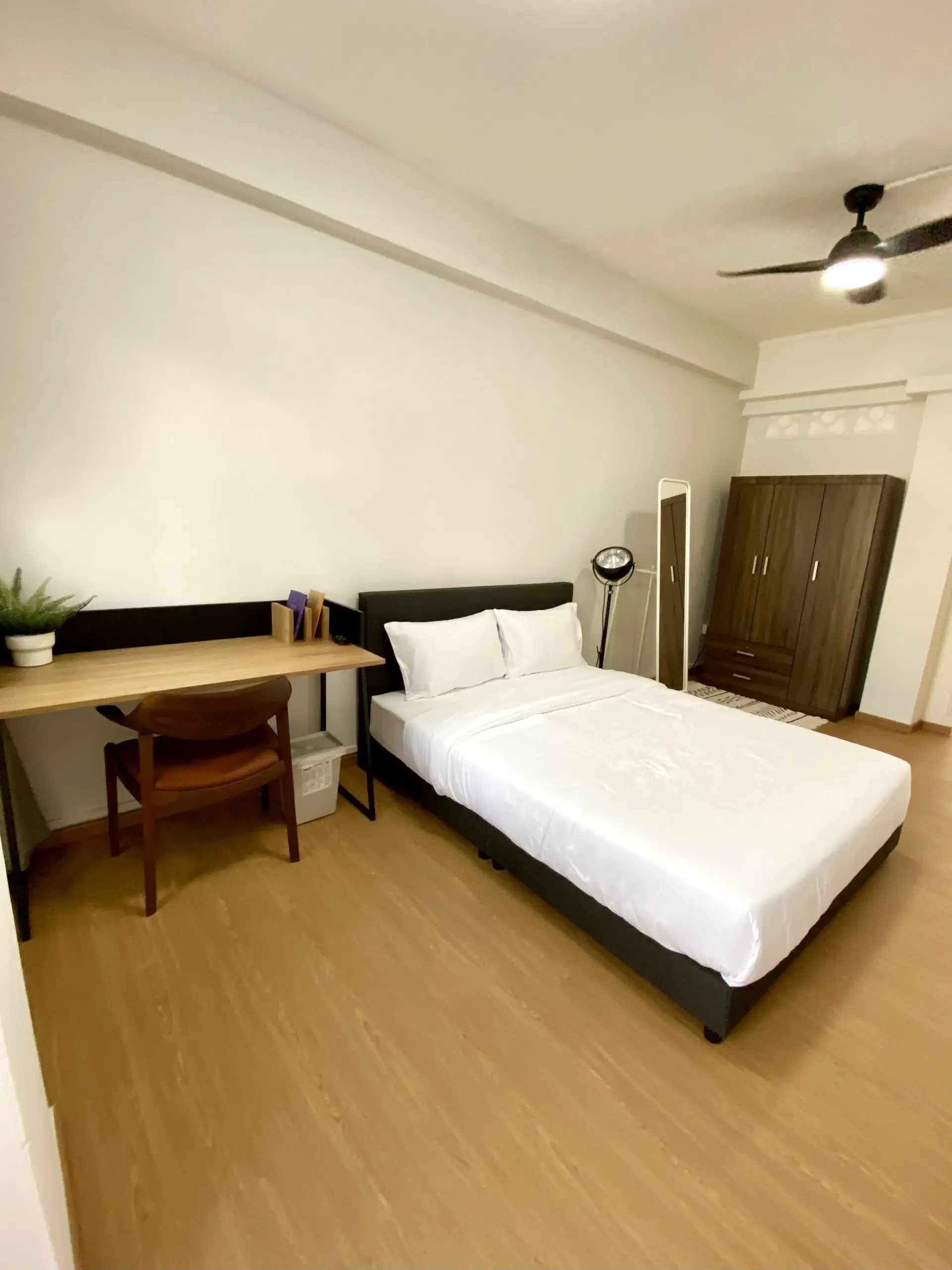 Room in a 3 Bedroom Apartment, 27 Bencoolen Street, Singapore 189620