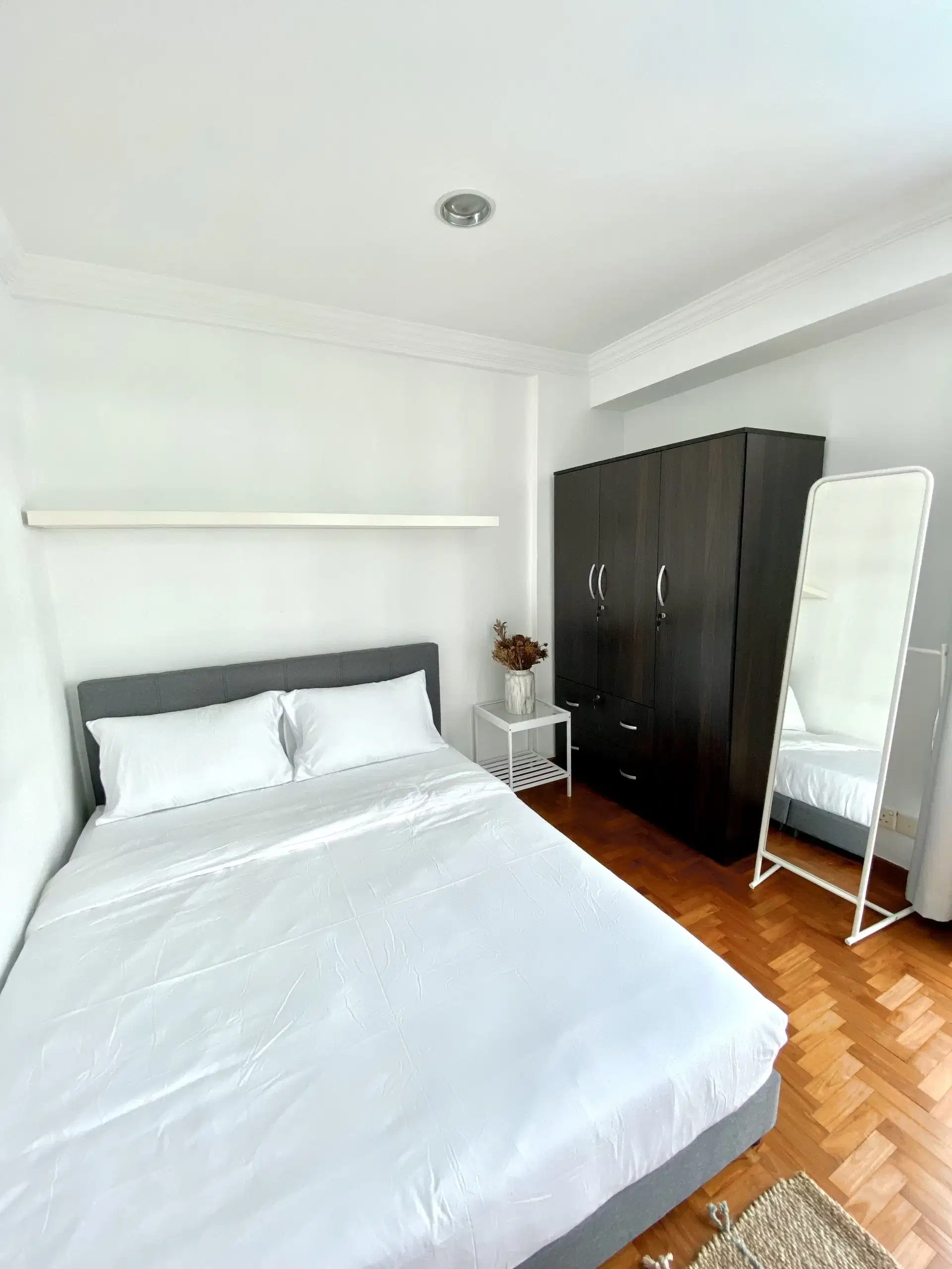 Room in a 3 Bedroom Apartment, 2 Leedon Road, Singapore 267829