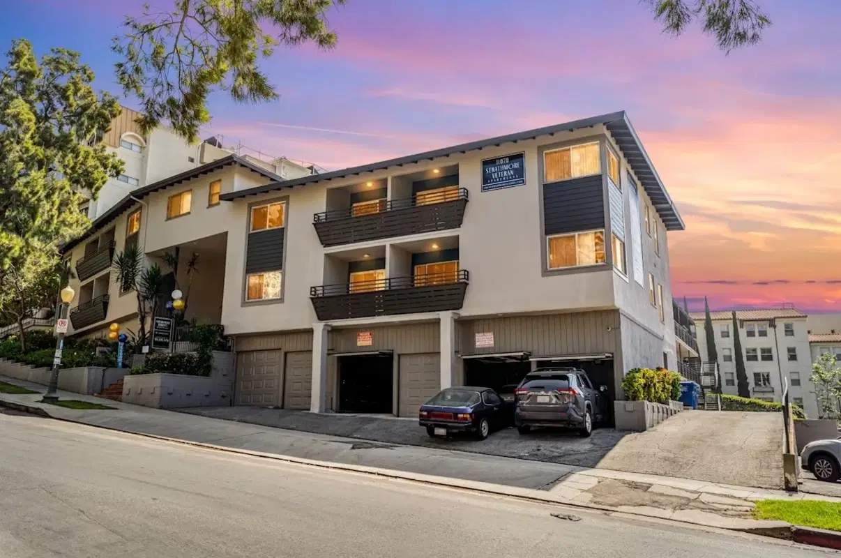 Strathmore Terrace, Los Angeles – Exterior