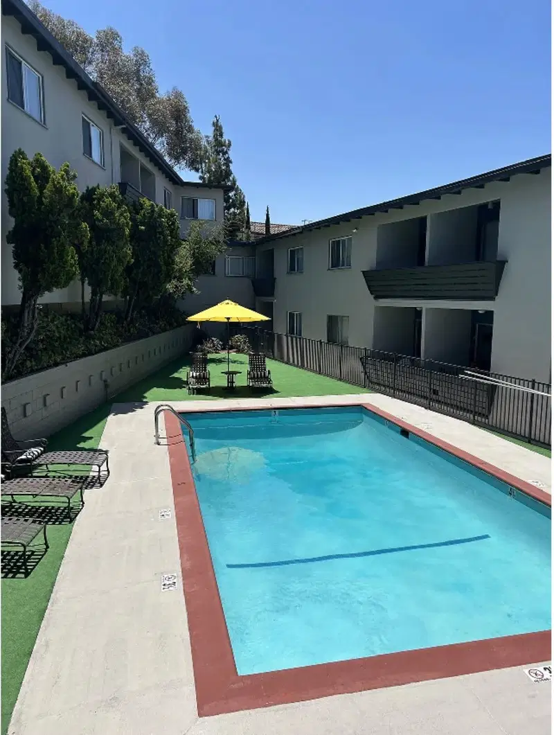 Strathmore Terrace, Los Angeles – Amenities