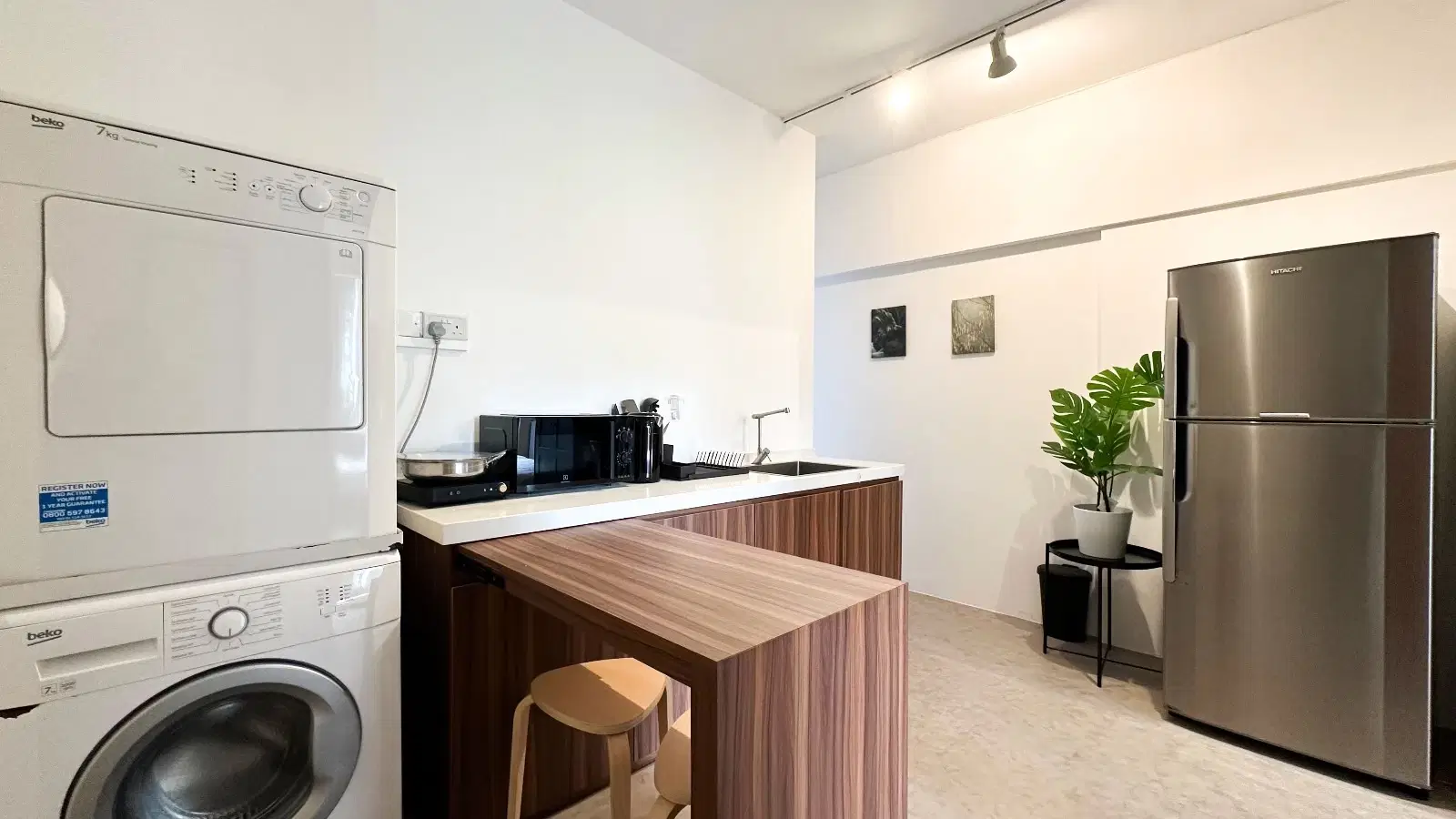 Room In A 5 Bedroom Apartment, 100 Oxley Rise, Singapore 238701 – Kitchen