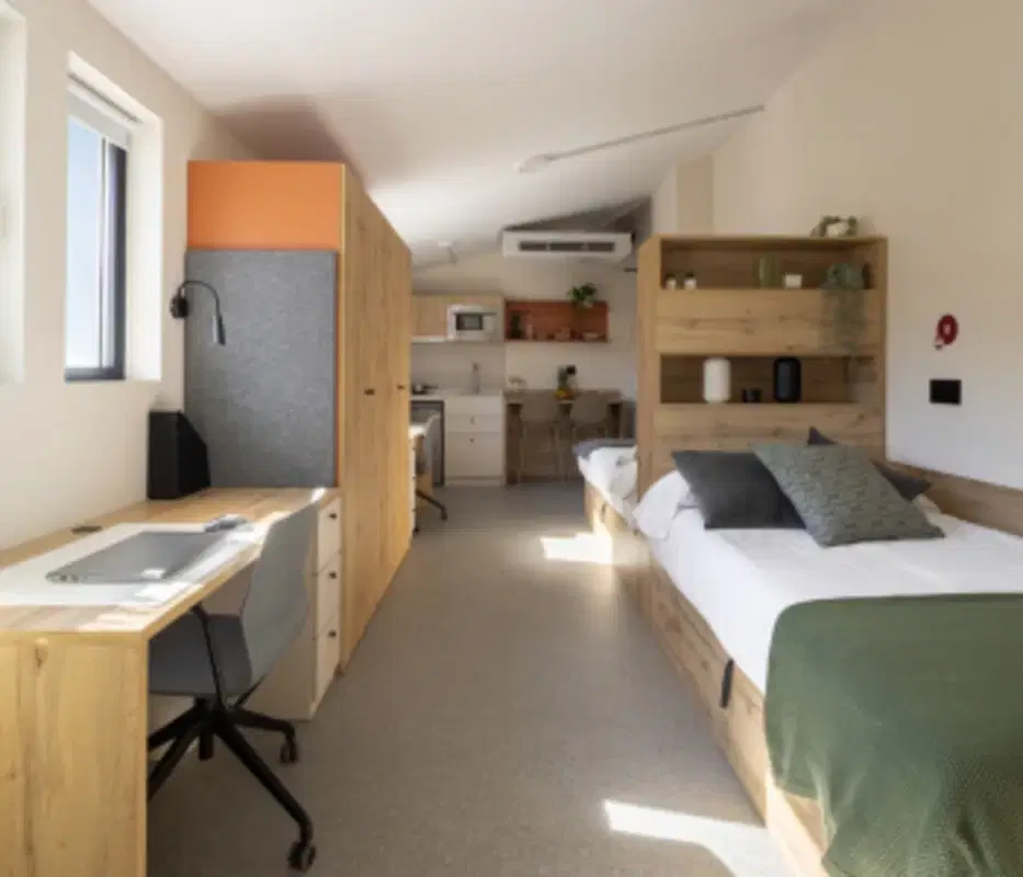 Amro Salamanca, Salamanca – Double Studio Single Use