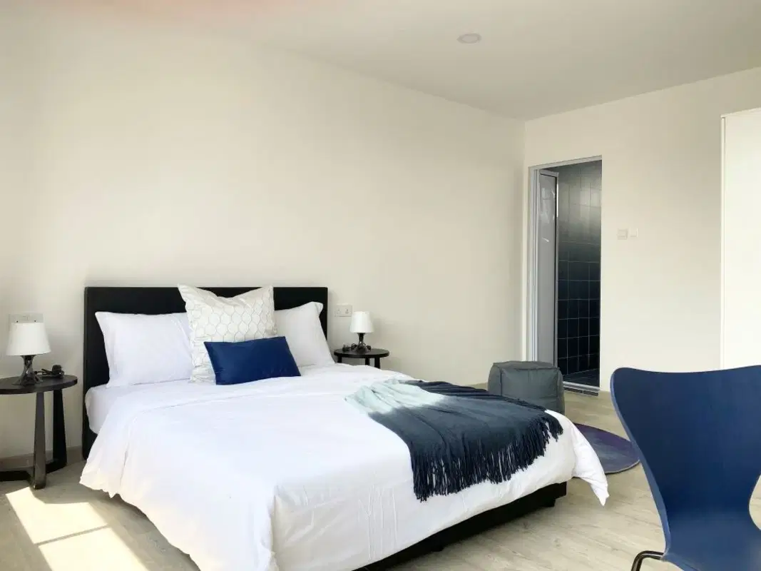 Room in a 5 Bedroom Apartment, 8B Duke's Road, Singapore 268888 – TAP Luxe