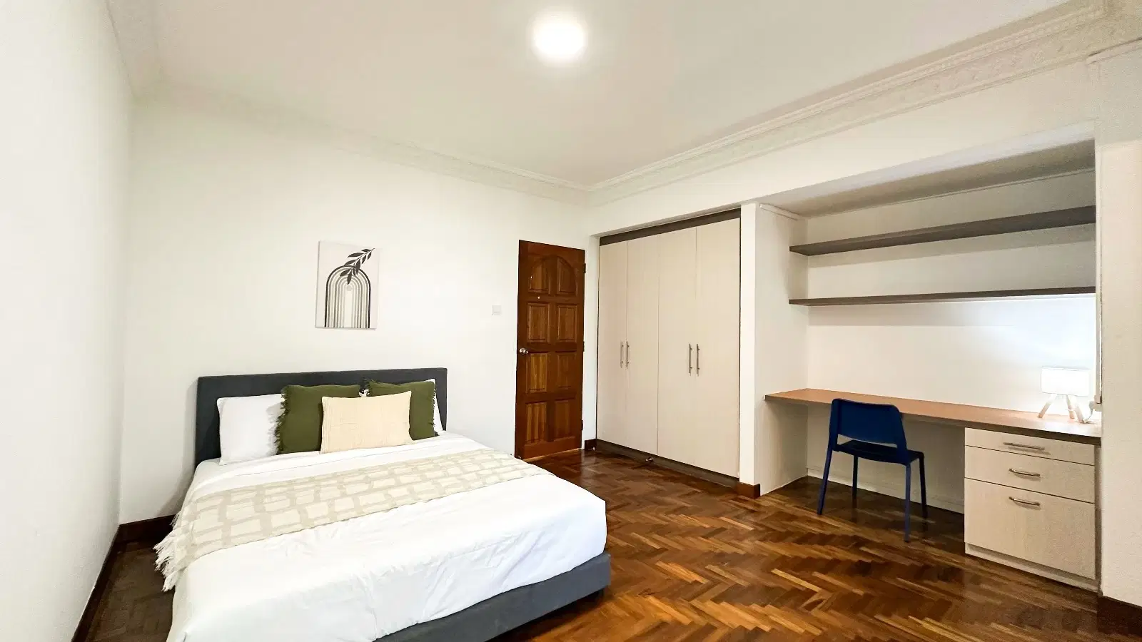 Room in a 5 Bedroom Apartment, 2 Pandan Valley, Singapore 597626
