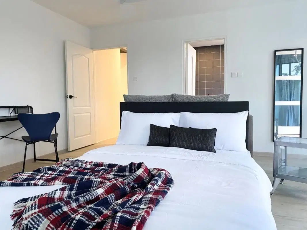 Room in a 6 Bedroom Apartment, 6C Duke's Road, Singapore 268886 – TAP Luxe