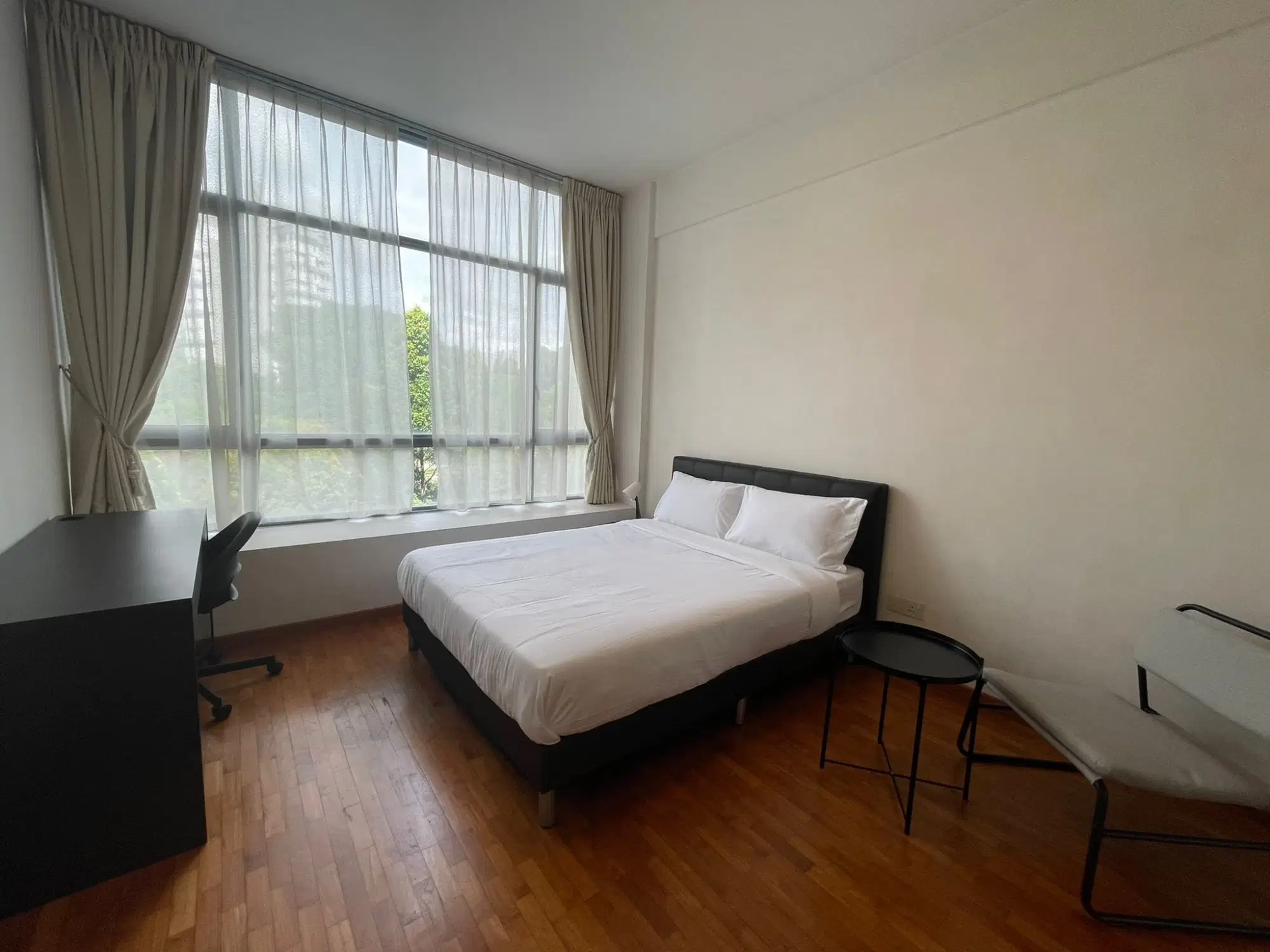 Room in a 3 Bedroom Apartment, 221 Queensway, Singapore 276750