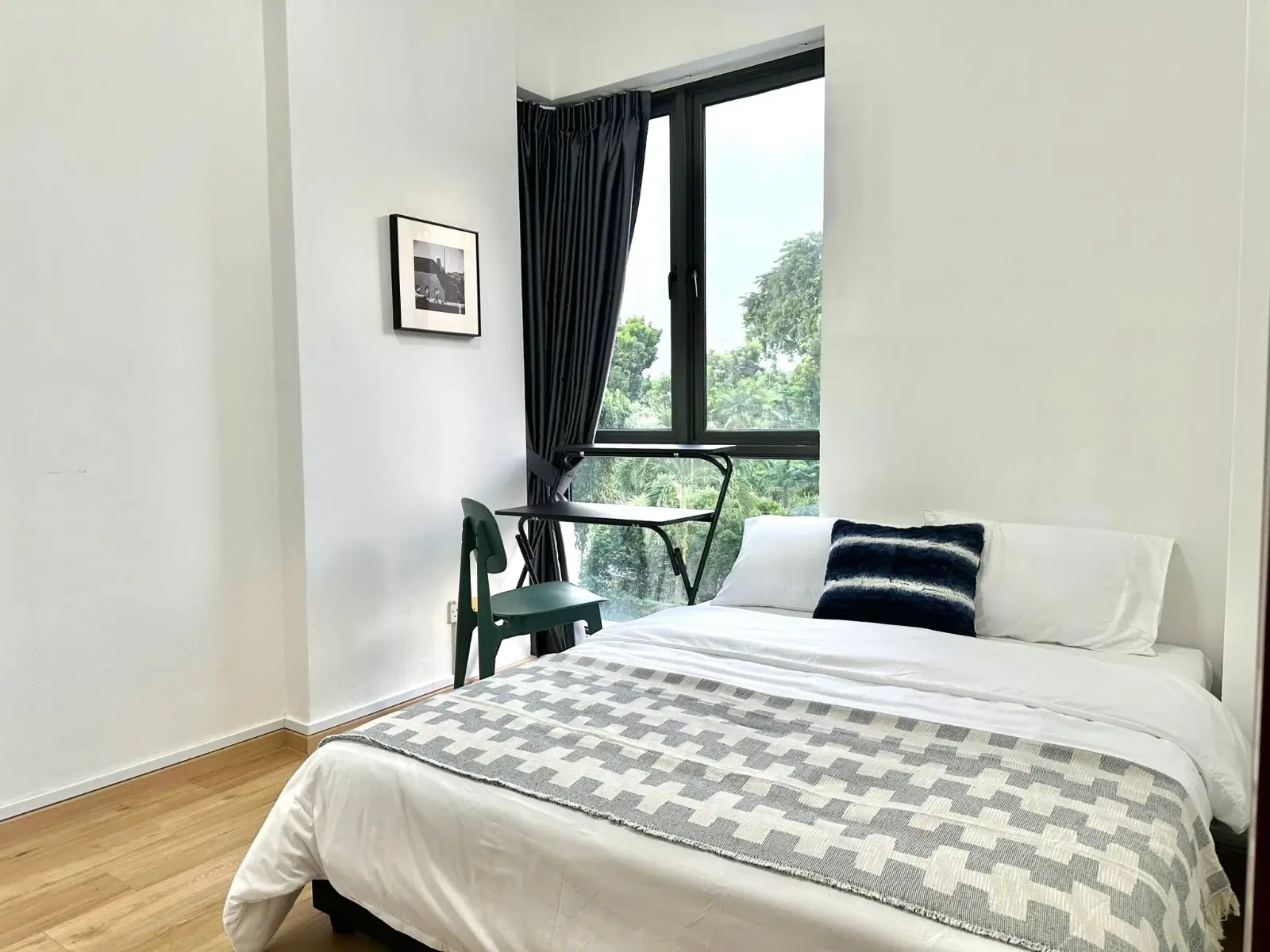 Room in a 2 Bedroom Apartment, 455 Bukit Timah Road, Singapore 259750