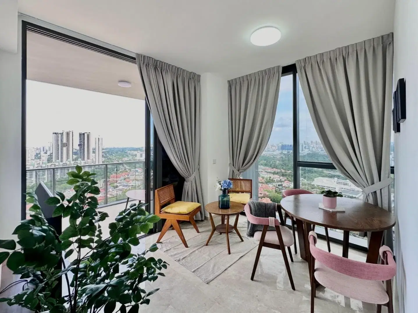 Room in a 4 Bedroom Apartment, 6A Jalan Lempeng Parc Clematis, Singapore 128822 – Common Area