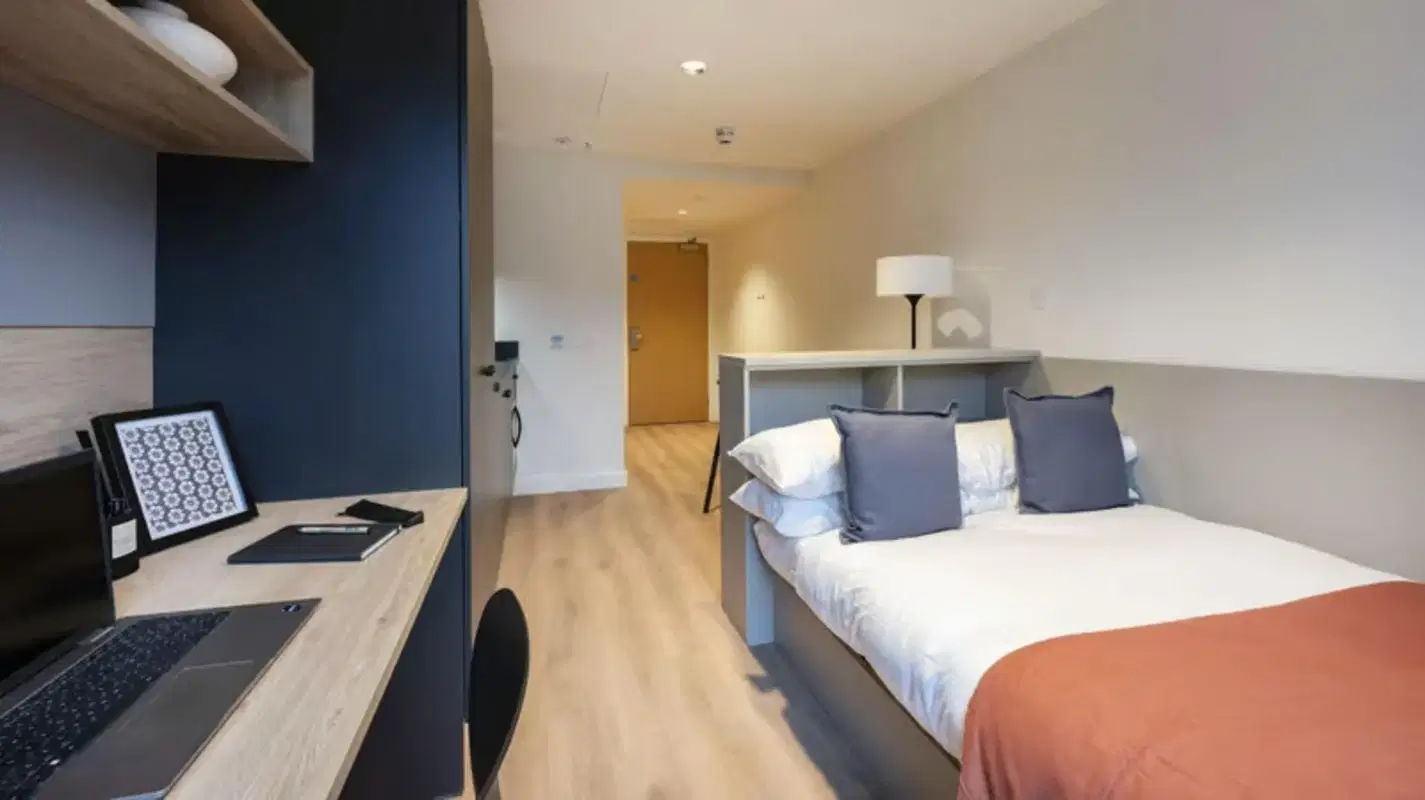 Straits Place, Edinburgh – Classic Plus Studio