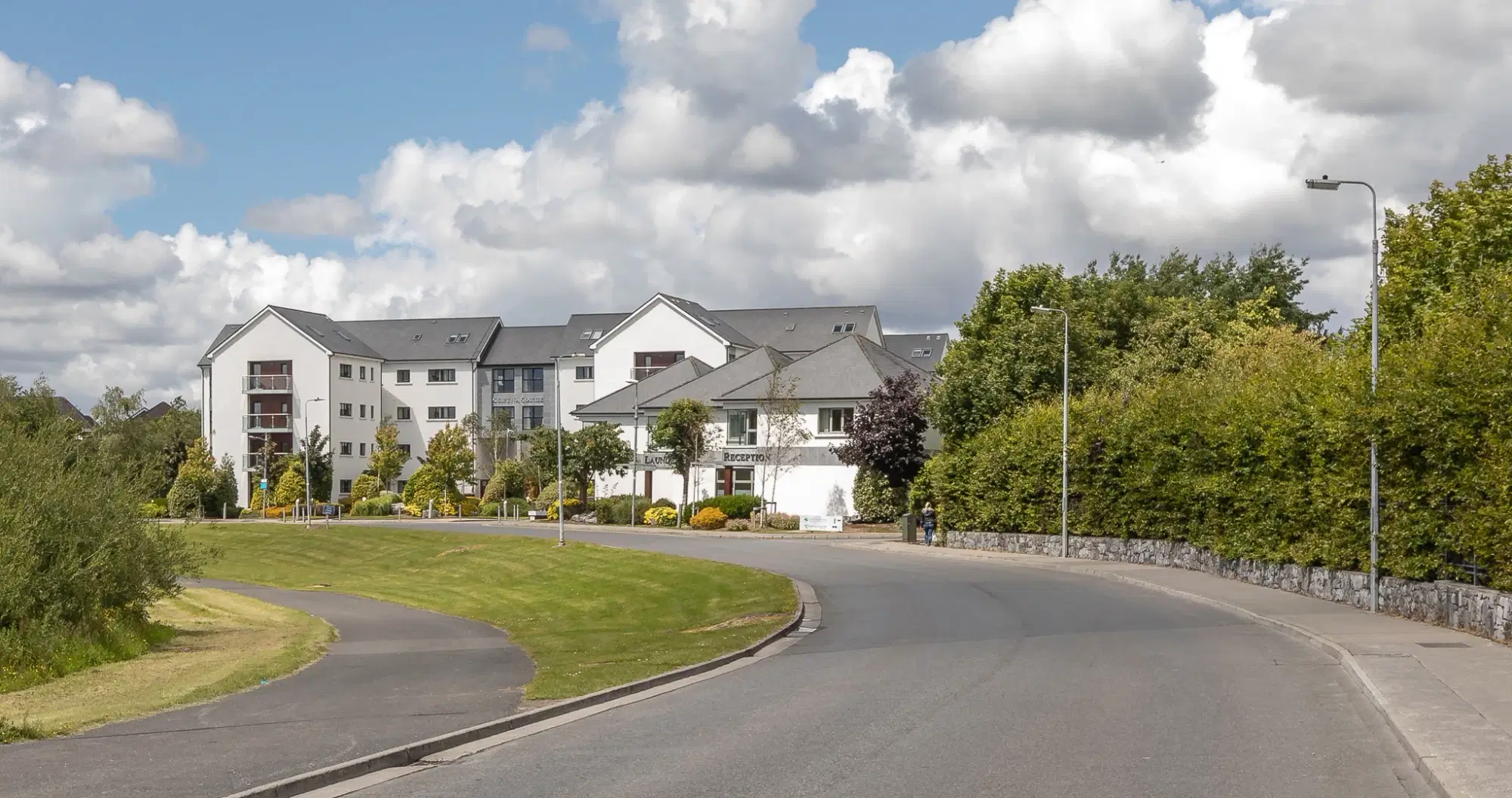 Canvas Cuirt-Na-Coiribe, Galway – Exterior