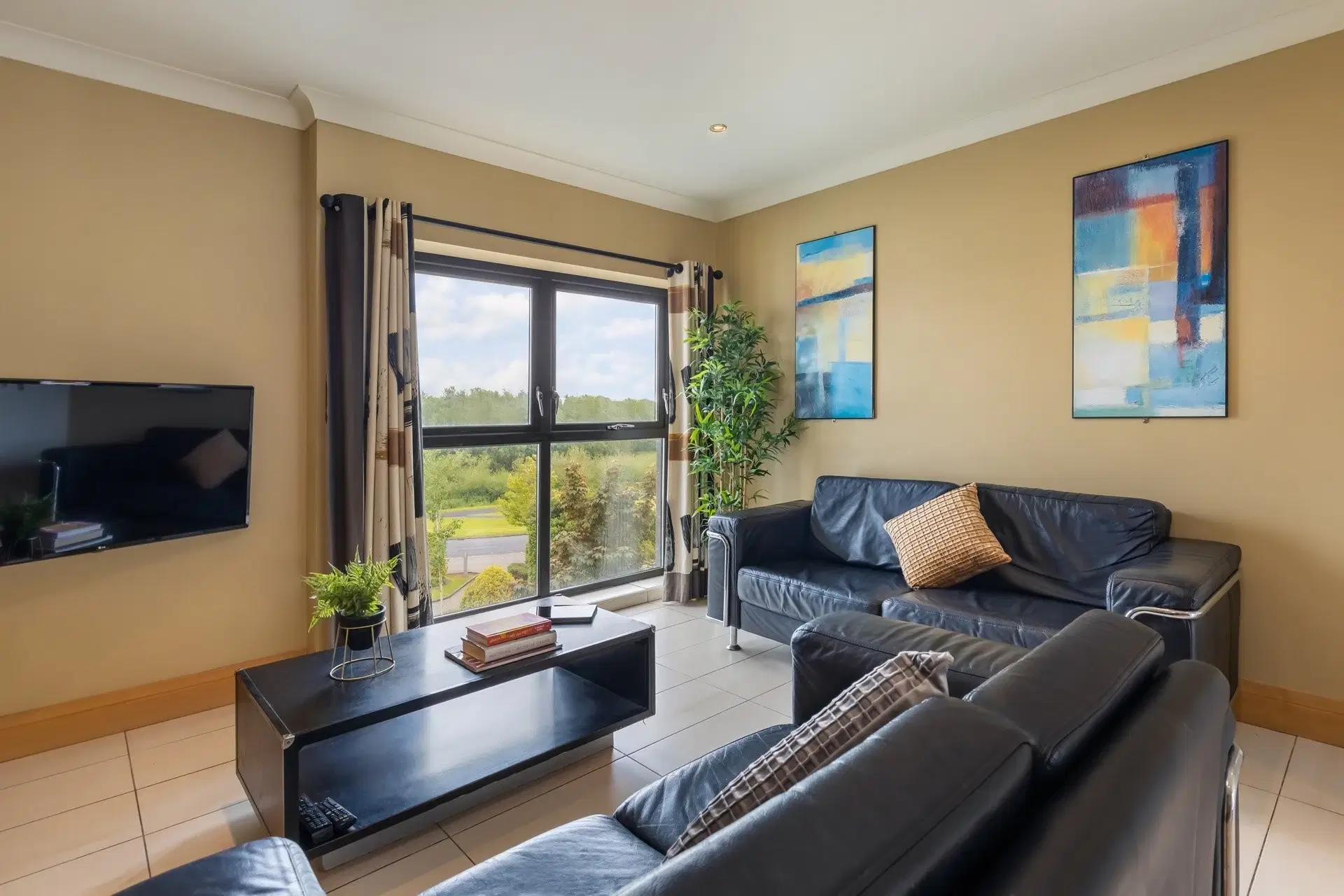 Canvas Cuirt-Na-Coiribe, Galway – Common Area