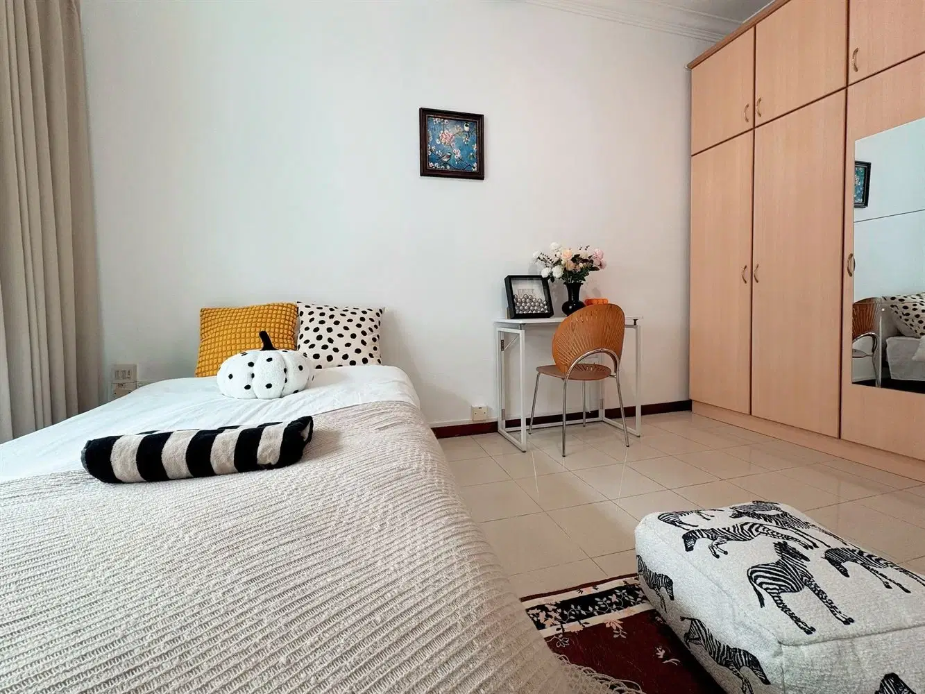 Singroost Singapore Barossa, Singapore – Deluxe Single Room - Shared Bathroom - Large Window