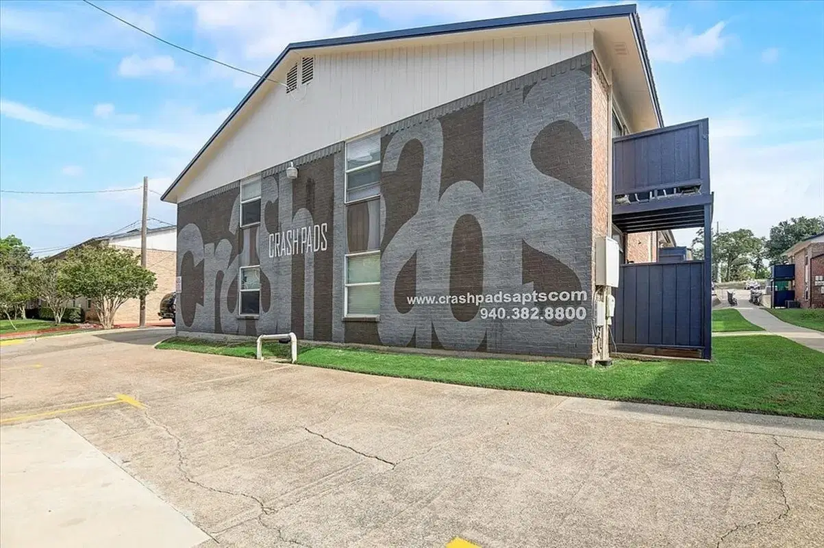 Crash Pads I, Denton – Exterior