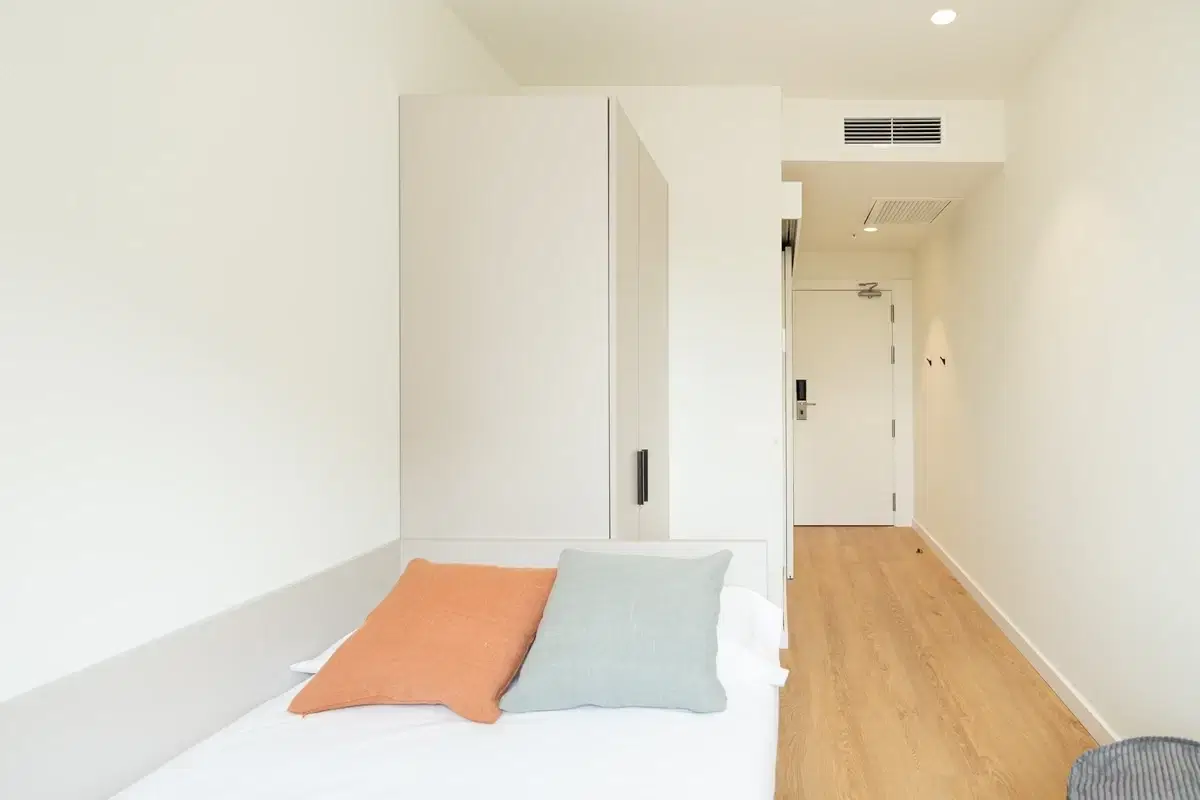 Canvas Student Valencia Burjassot, Valencia – Ensuite Silver Plus