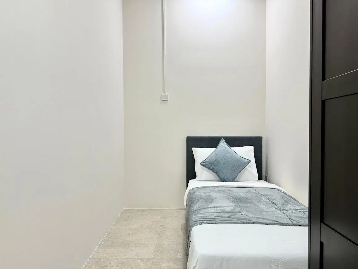 109H Highland Road, Singapore – Master (Queen)