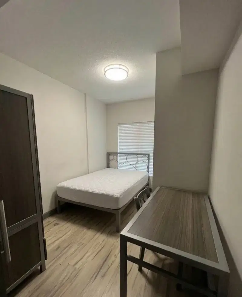 258B Sunview St, Waterloo, ON – Bedroom