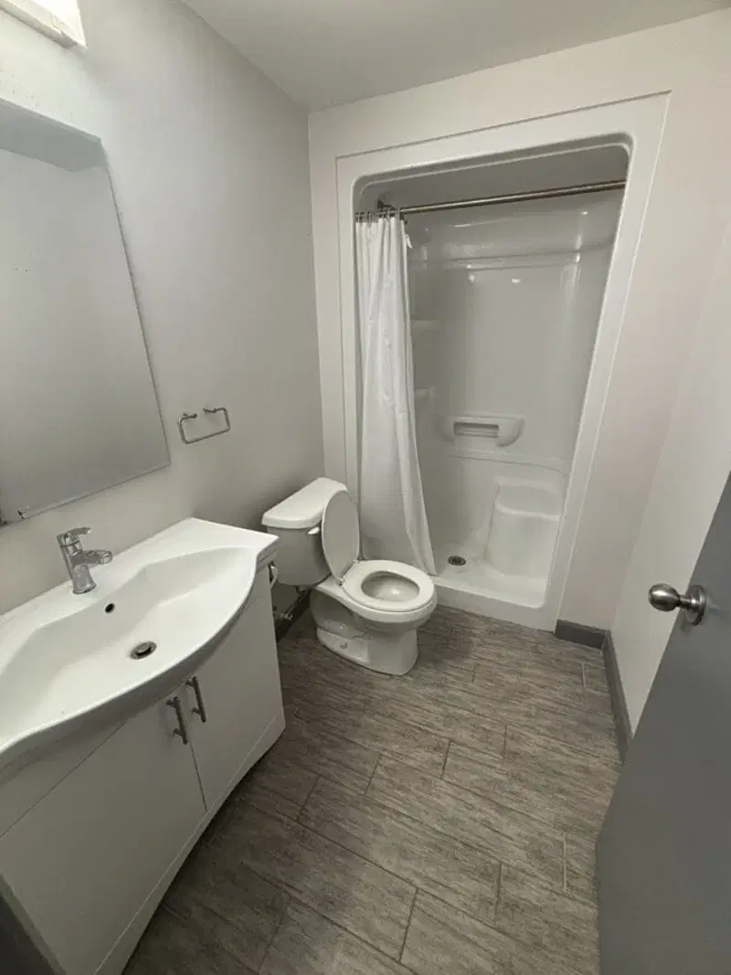 258B Sunview St, Waterloo, ON – Bathroom