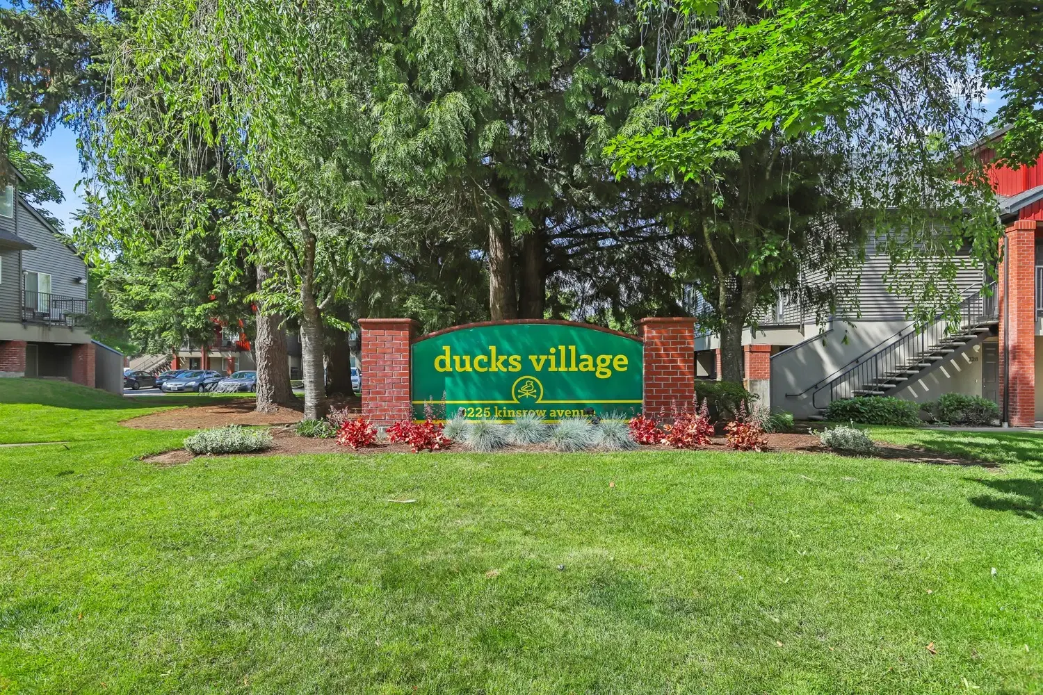 Duck's Village, Eugene – Exterior