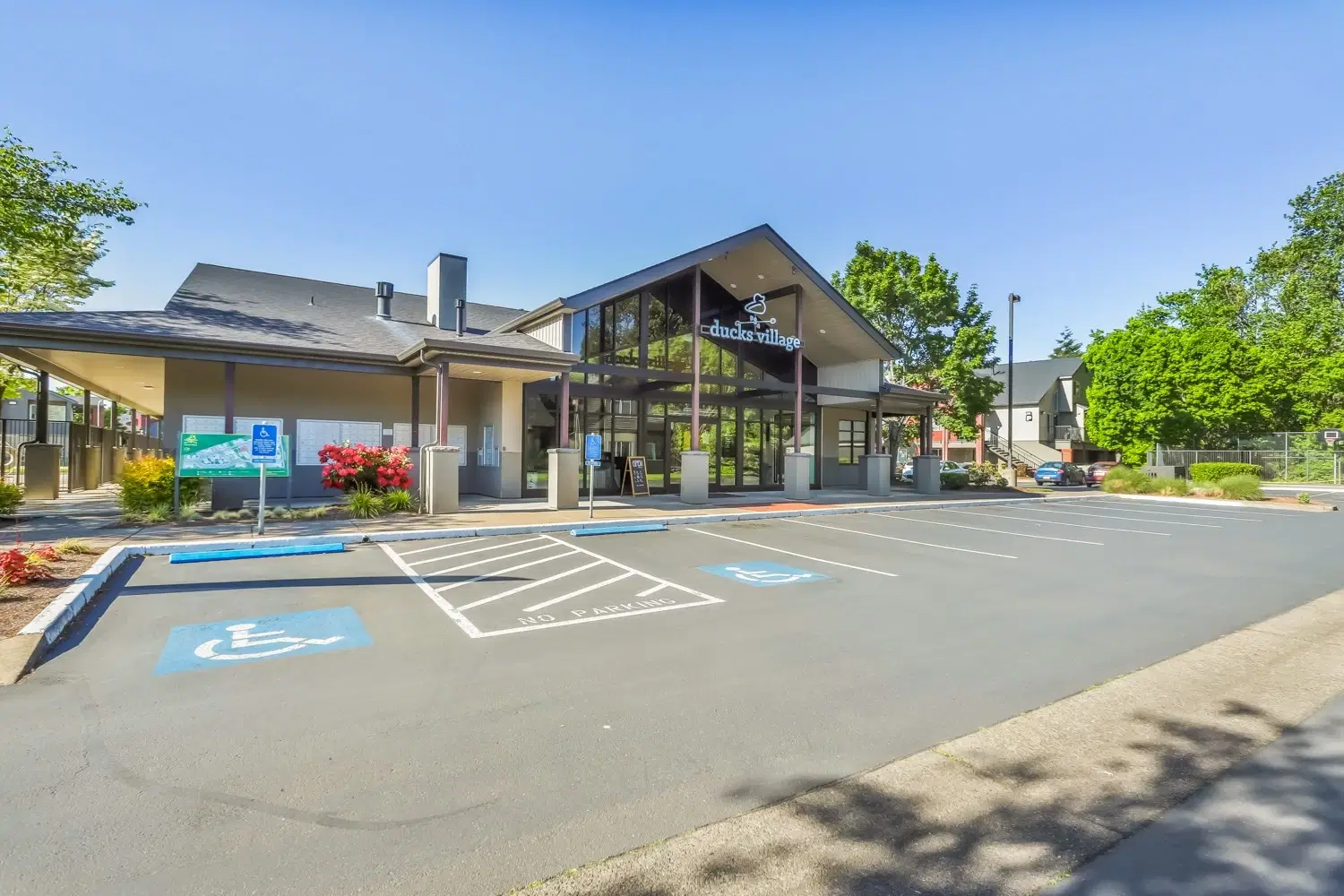 Duck's Village, Eugene – Exterior