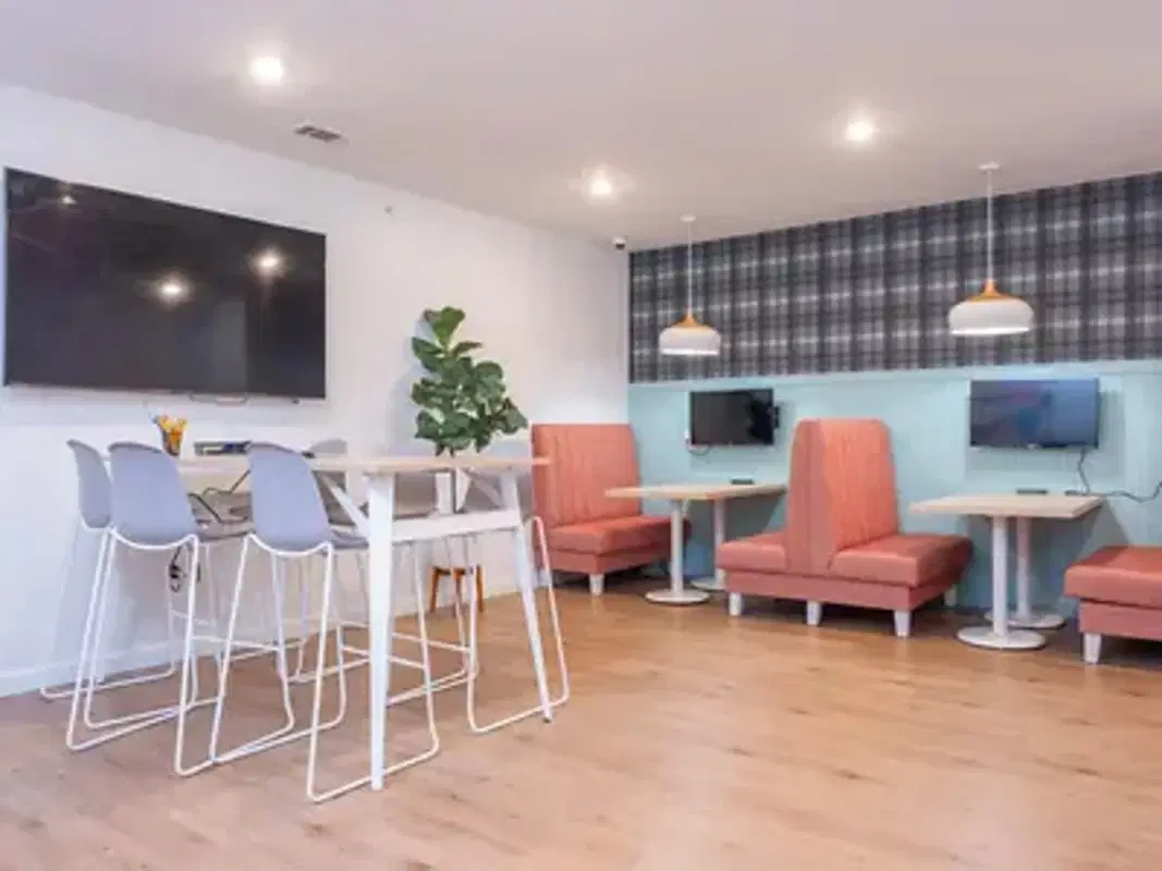 Maxwell, Raleigh – Common Area