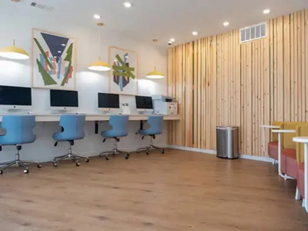 Maxwell, Raleigh – Amenities