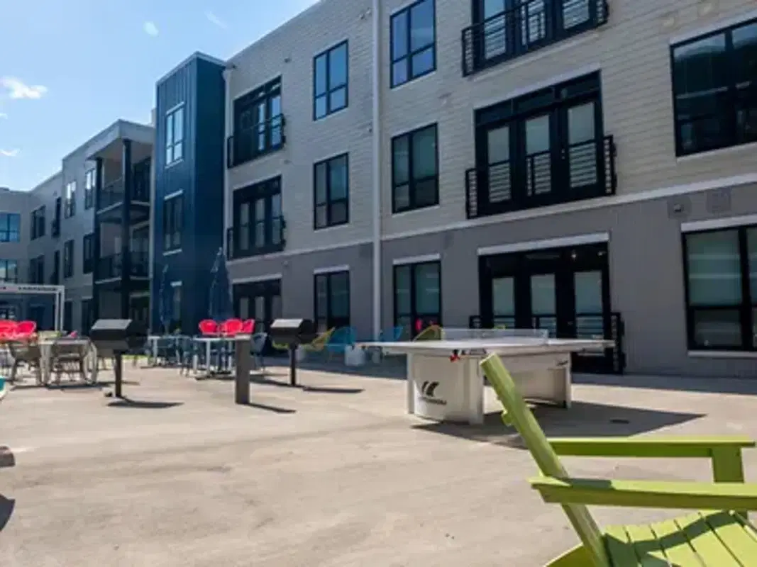 Maxwell, Raleigh – Exterior