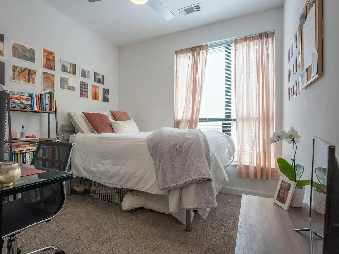 Maxwell, Raleigh – 2 Bed 2 Bath | Courtyard
