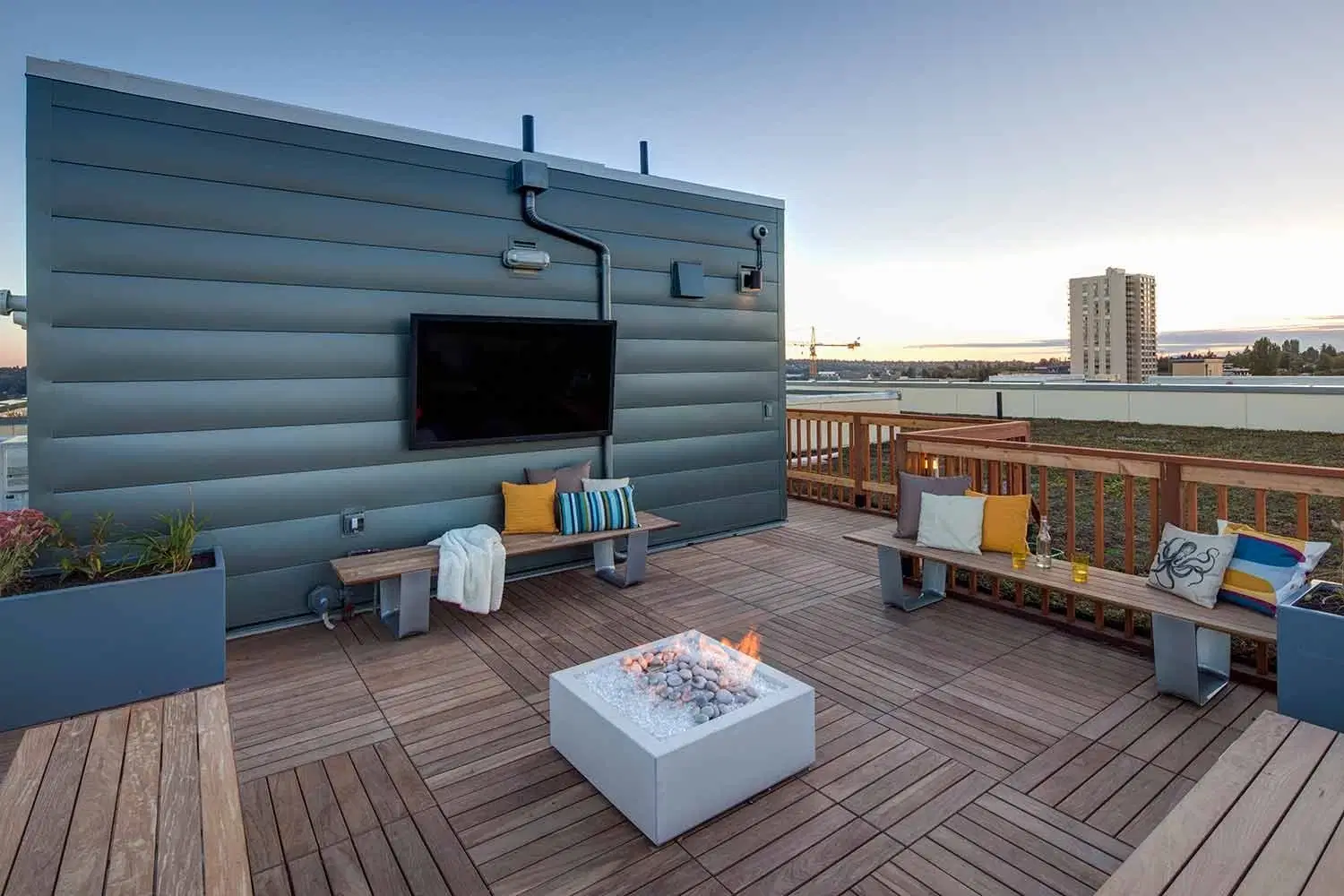 NOLAN, Seattle – Exterior