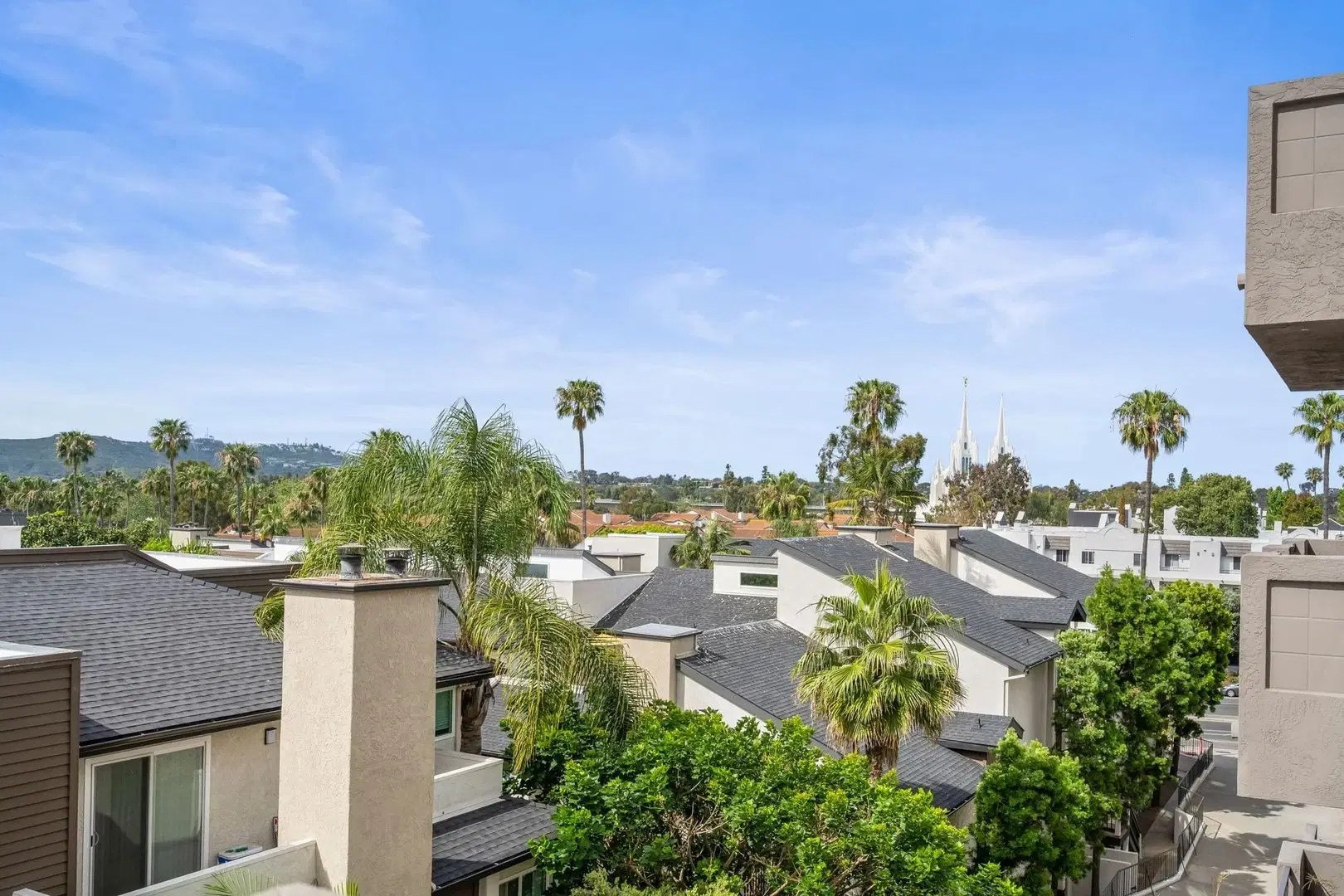 3899 Nobel Drive, San Diego – Exterior