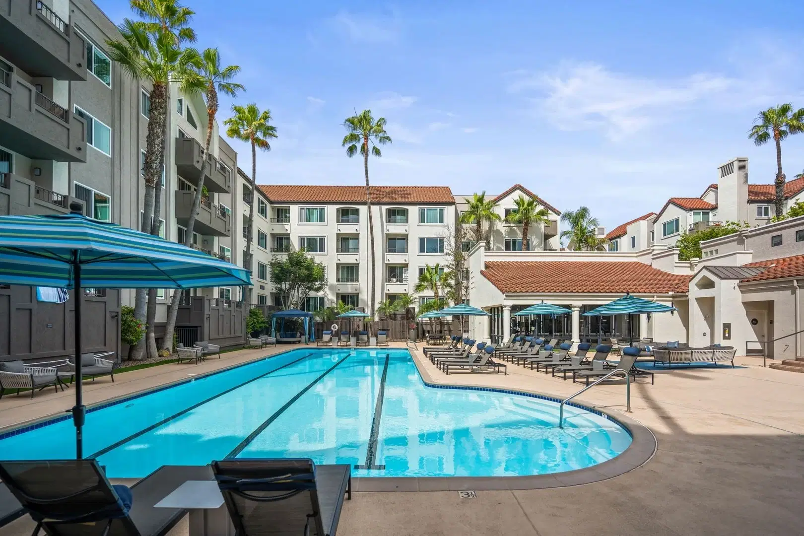 3899 Nobel Drive, San Diego – Exterior