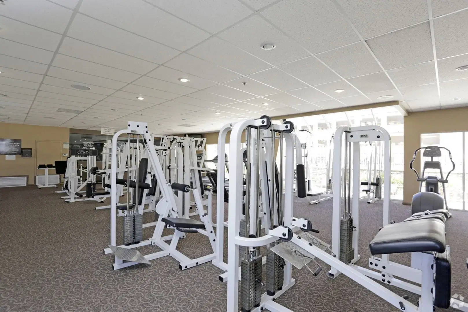 7699 Palmilla Drive, San Diego – Amenities