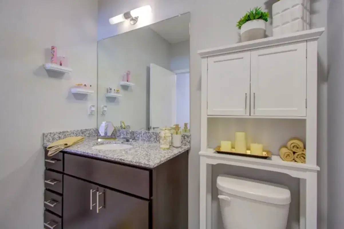 345 Flats, Kent – Bathroom