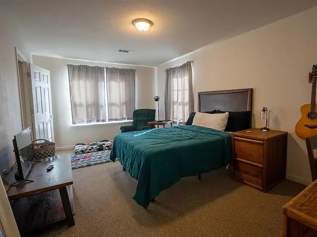 Yugo Flagstaff Grove, Flagstaff – Room in 2 Bedroom 2 Bathroom | Townhome