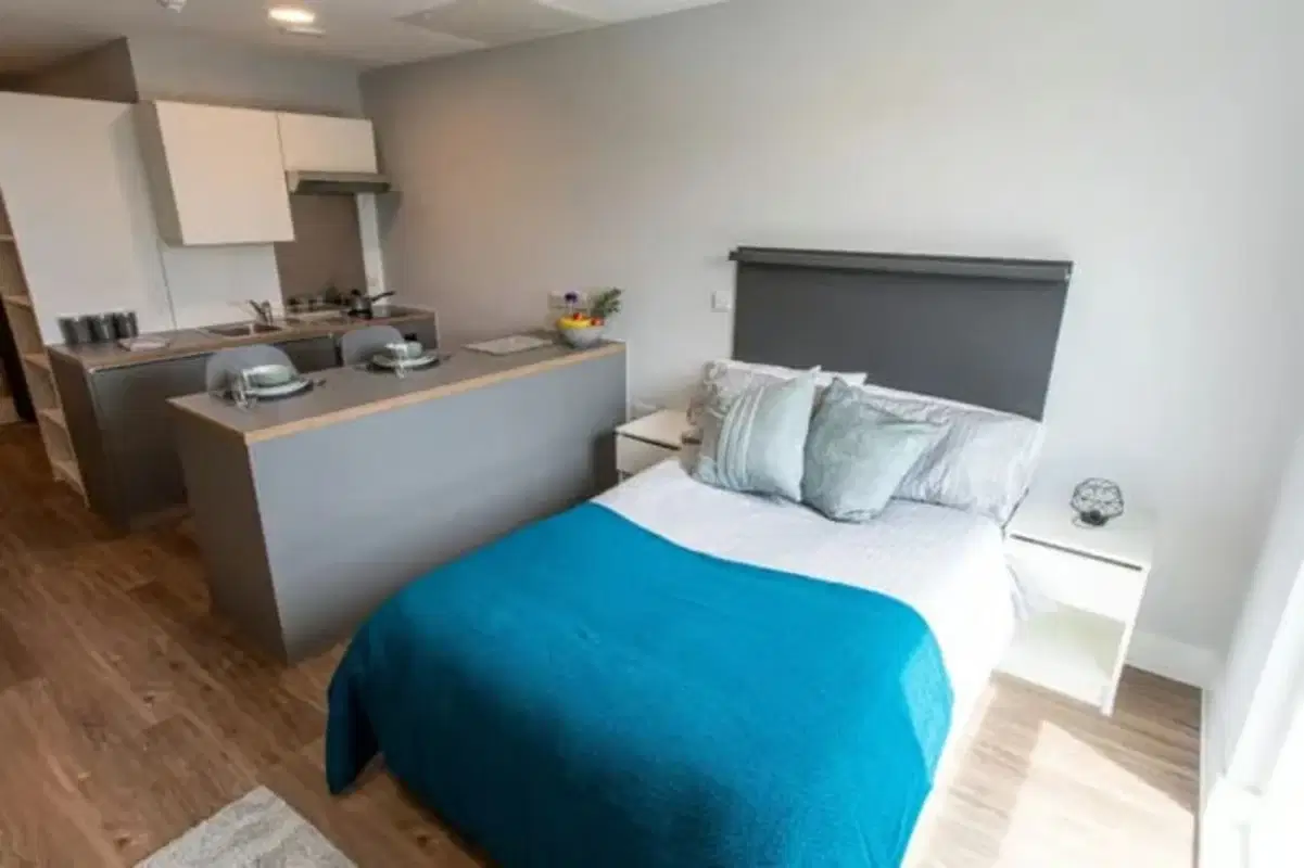 West Way Square, Oxford – Deluxe Gold Studio