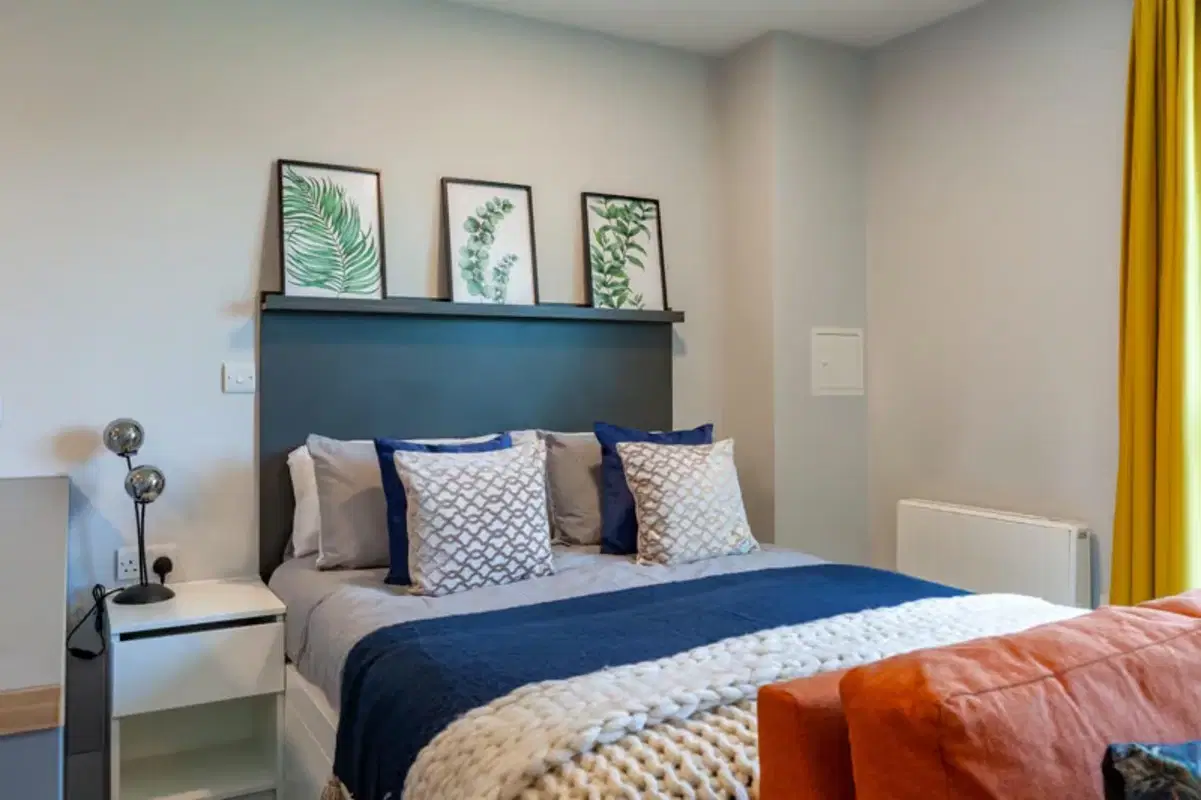 West Way Square, Oxford – Luxury Gold Studio
