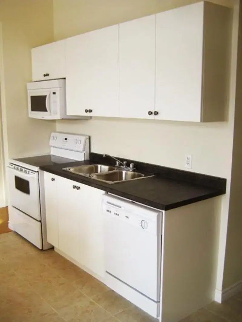 LEED on University, Waterloo – Kitchen
