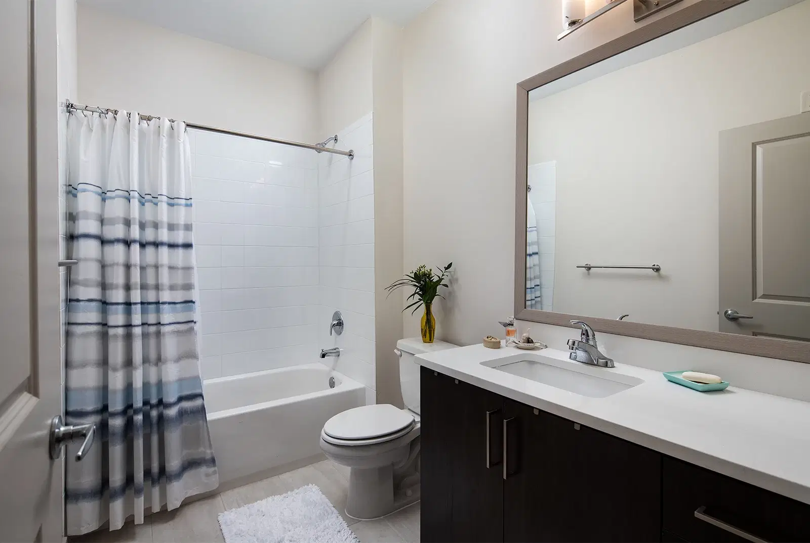 Traditions 50, Tuscaloosa – Bathroom