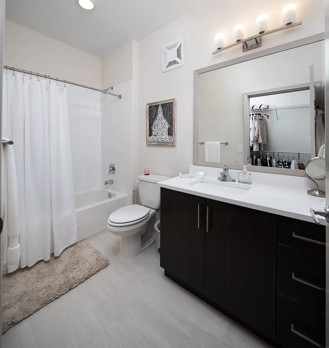 Traditions 50, Tuscaloosa – Bathroom