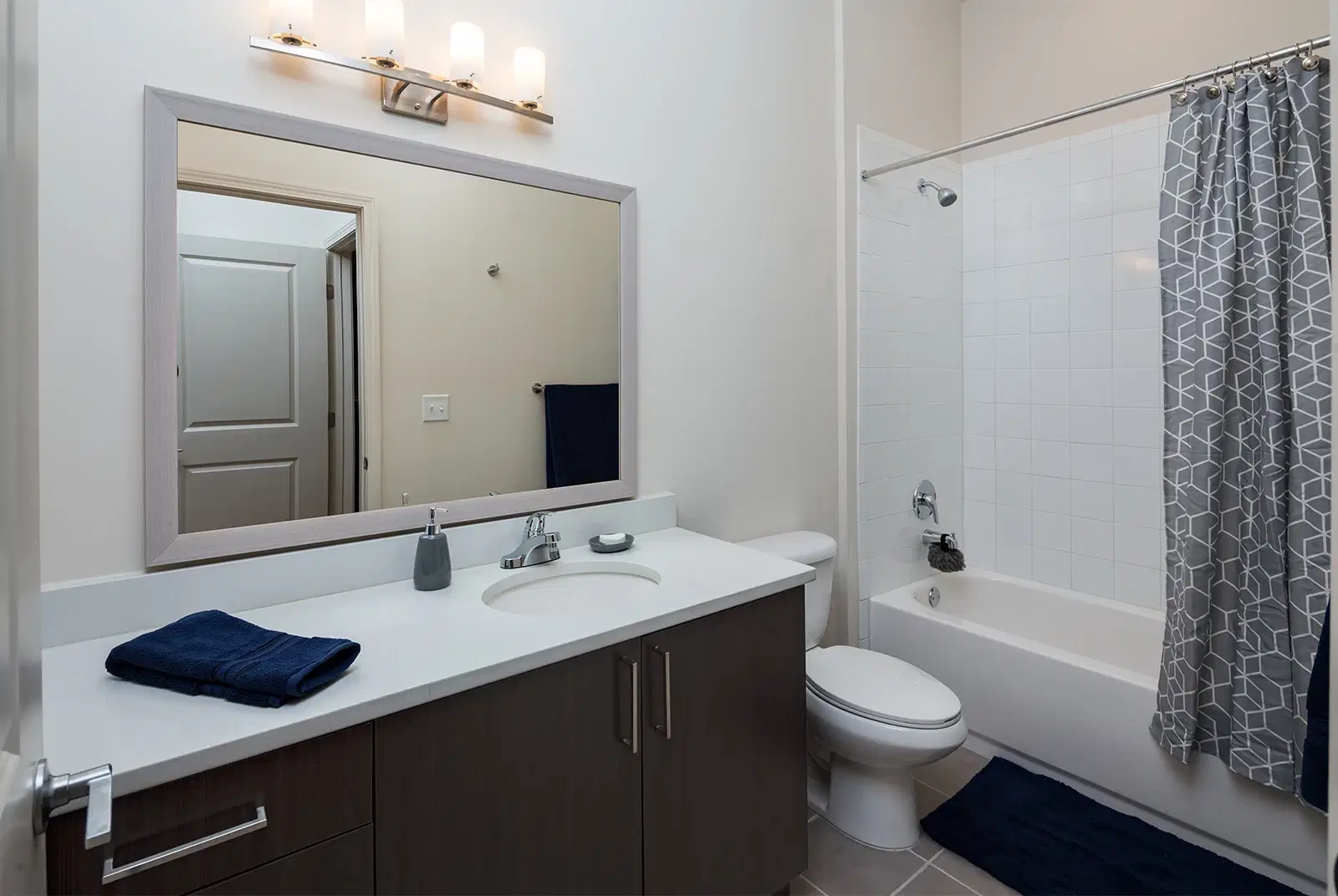 Traditions Caplewood, Tuscaloosa – Bathroom