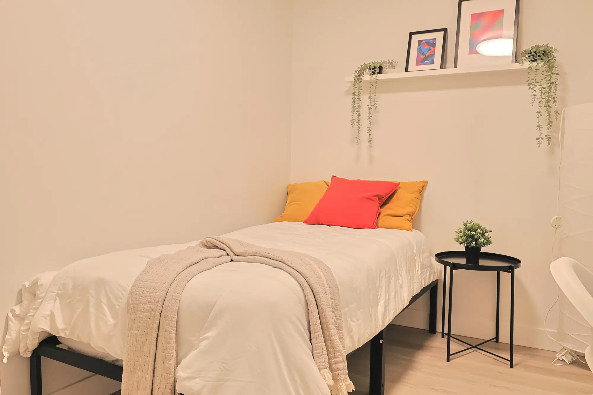 1177 15th St East, Vancouver – Room in a 4 Bed 1 Bathroom | Olmo Room