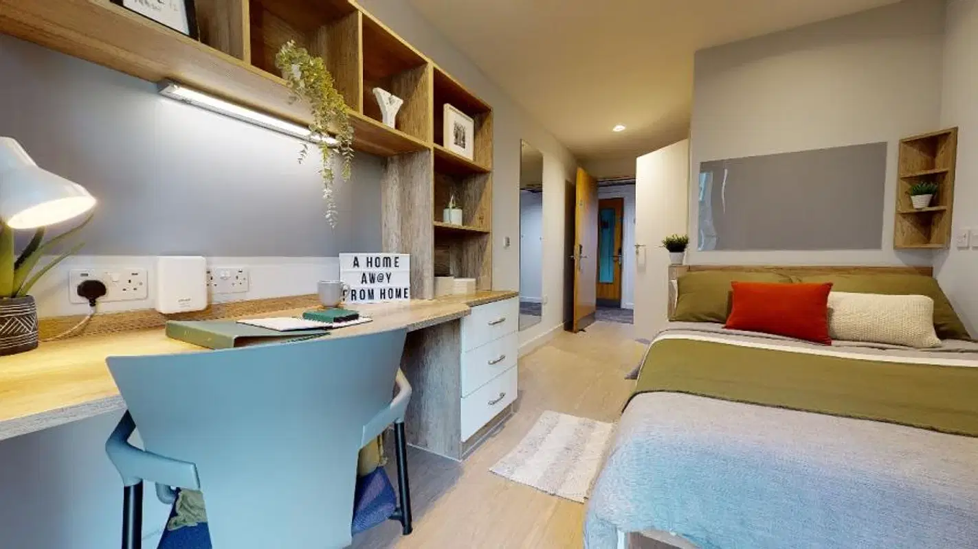 iQ Elgin Place, Glasgow – Copper En Suite