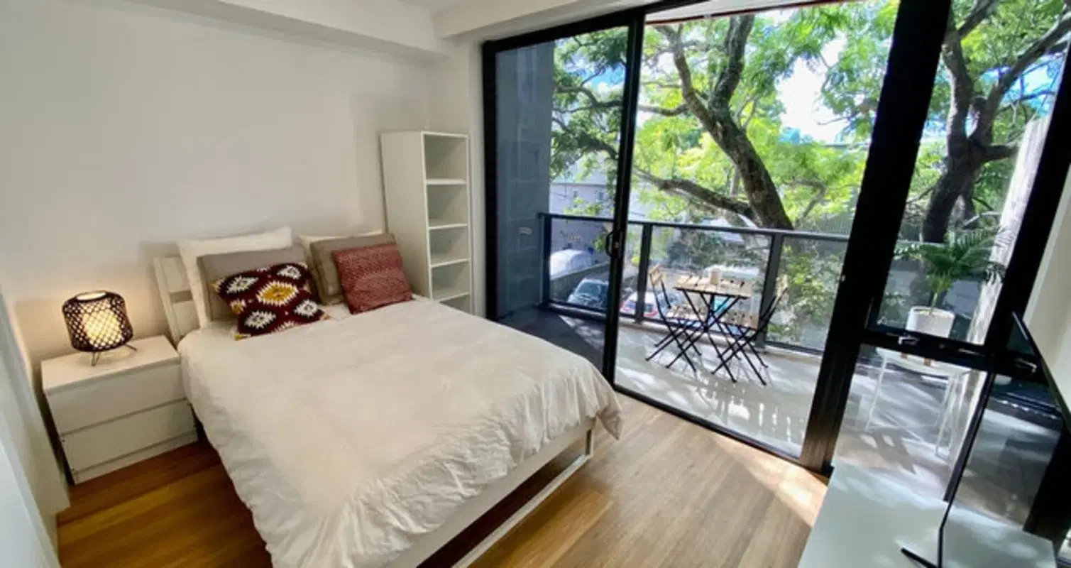 Derwent Lane, Glebe, Sydney – Studio with Balcony