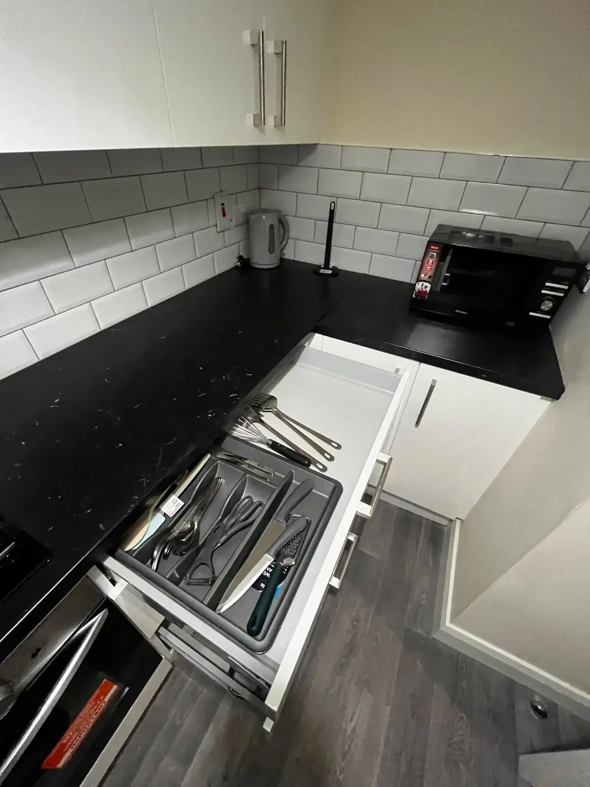 Room in a 2 Bedroom Apartment, 16 Emmet Lodge, Emmet Court, Dublin 8 D08 EY83 – Kitchen