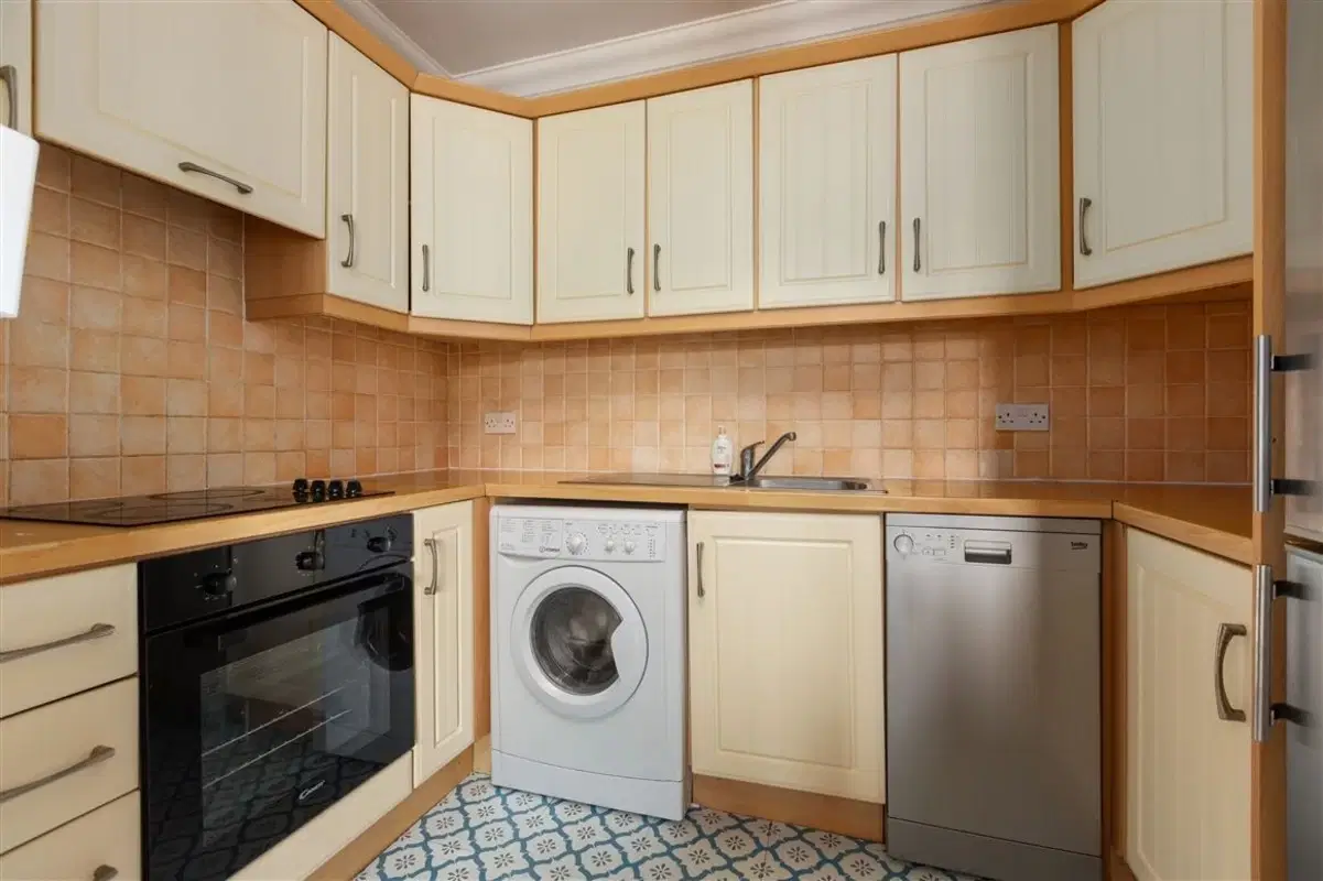 Room in a 2 Bedroom Apartment, 53 Slade Castle Ave, Saggart, Co. Dublin D24 N279 – Kitchen