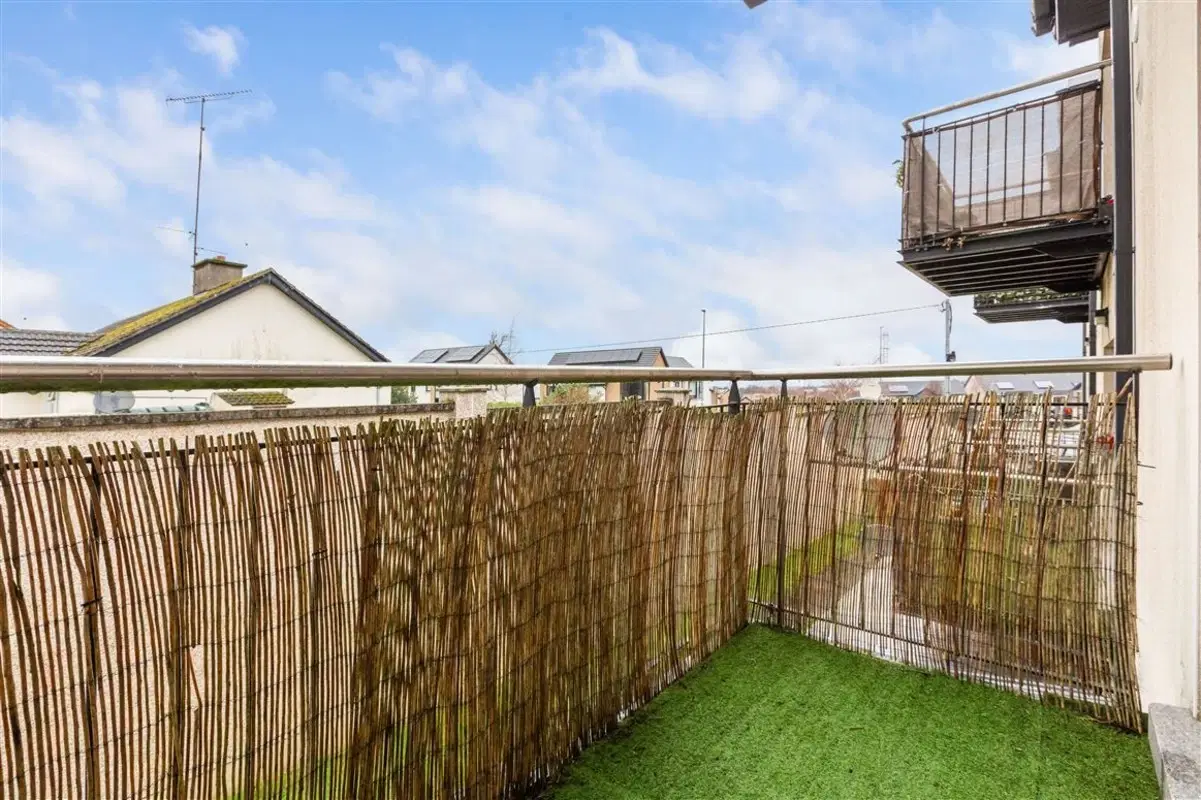 Room in a 2 Bedroom Apartment, 53 Slade Castle Ave, Saggart, Co. Dublin D24 N279 – Exterior